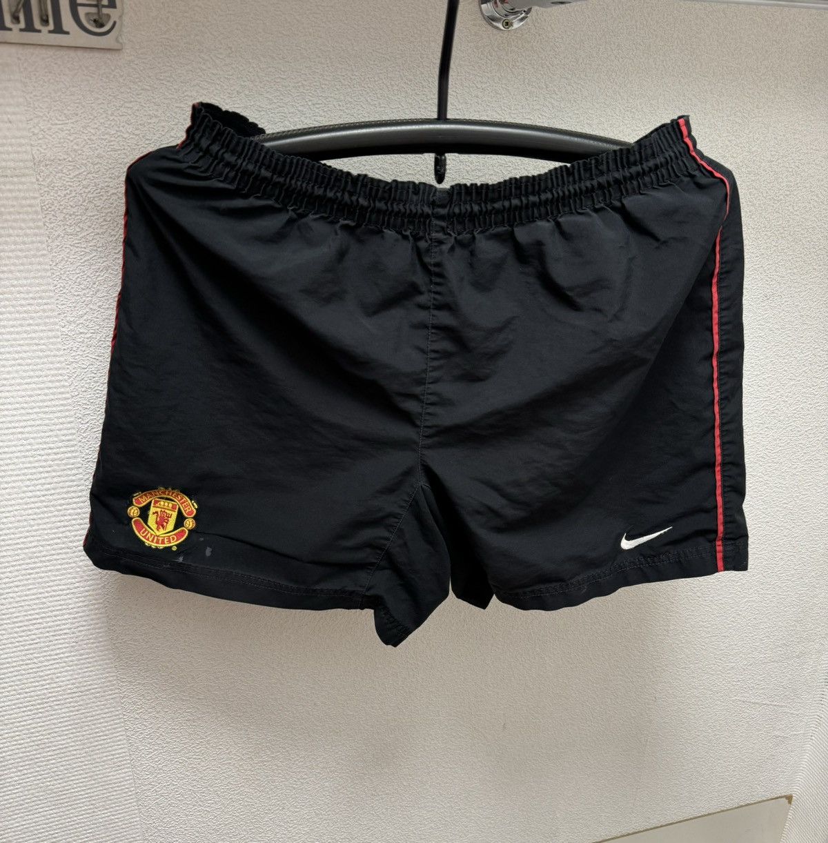 Nike Nike manchester united vintage black nylon shorts L sz Size US 34 / EU 50 - 1 Thumbnail