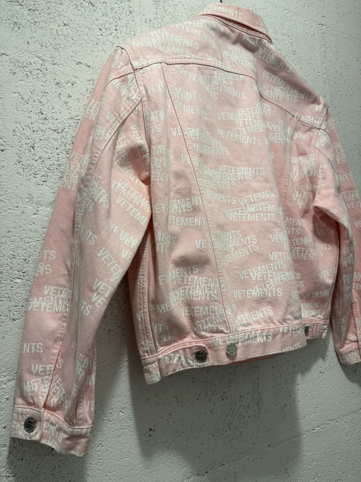 Vetements *RARE* VETEMENTS GVASALIA STAMP AOP DENIM JACKET Size US M / EU 48-50 / 2 - 10 Thumbnail