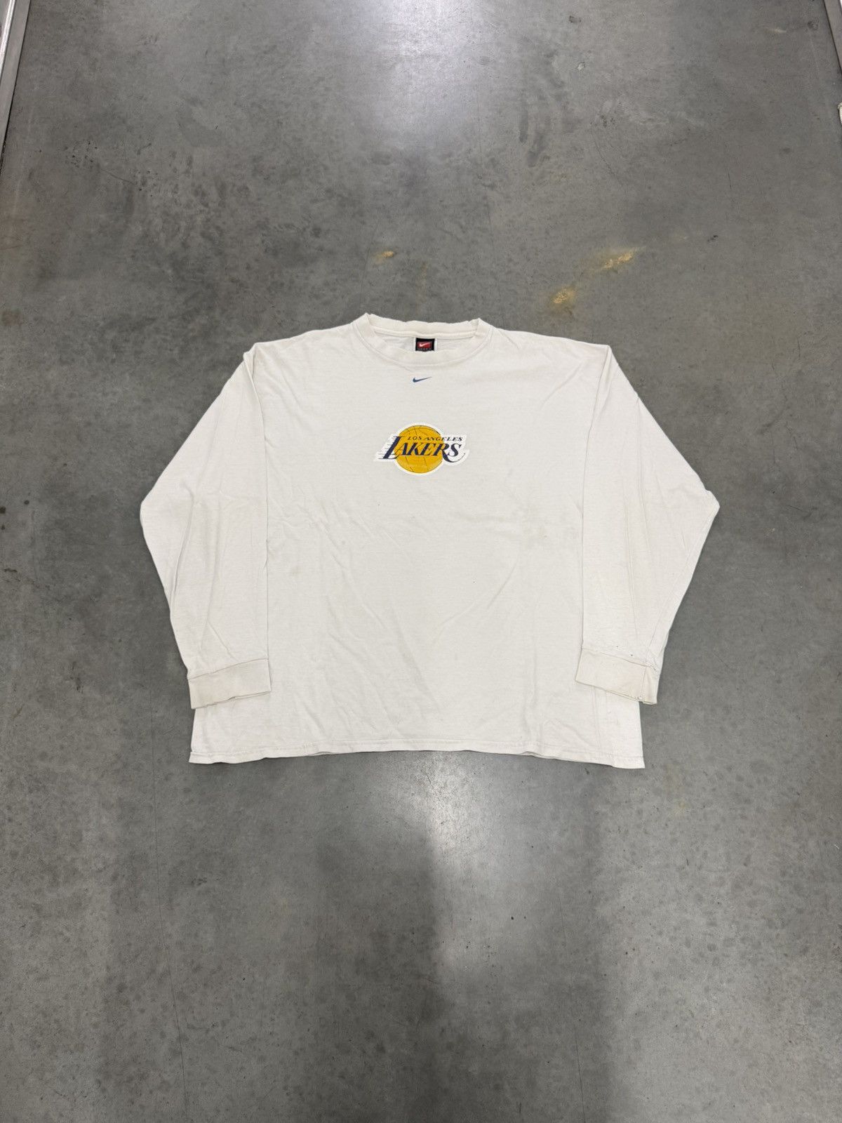 Nike Los Angeles Lakers Nike White Longsleeve Shirt Center Swoosh Size US XL / EU 56 / 4 - 7 Thumbnail