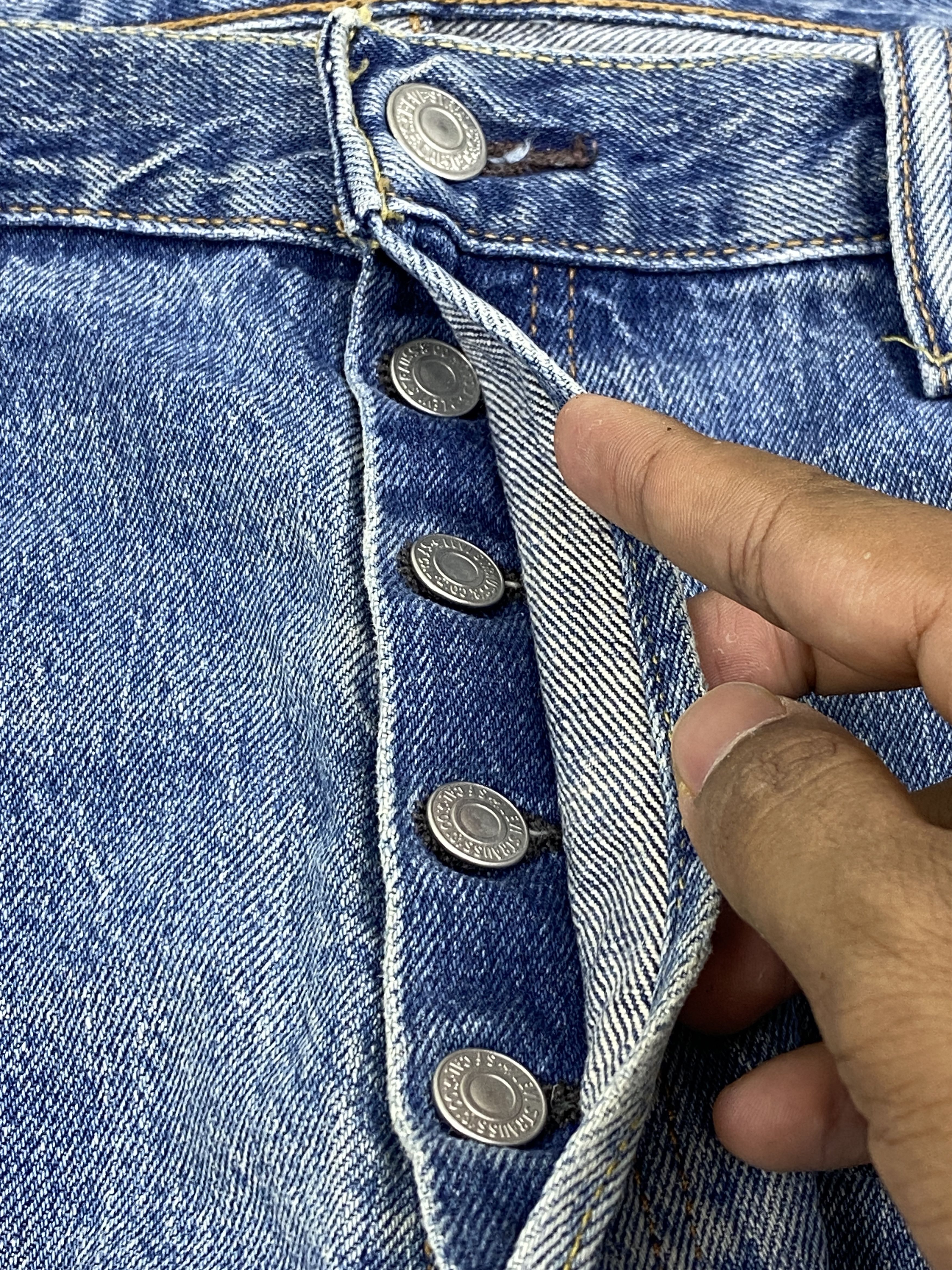Levi's × Vintage Vintage Levi's 501 Faded Blue Jeans Size US 37 - 14 Thumbnail