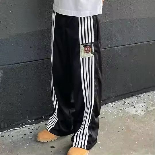 Japanese Brand Black Baggy Soccer Crest Track Pants Sweatpants Size US 32 / EU 48 - 1 Thumbnail