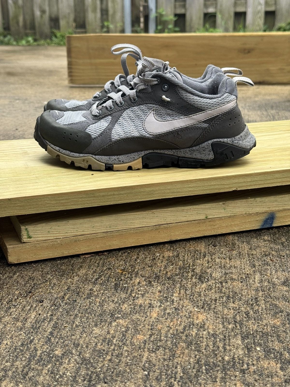 Nike Nike ACG zoom hiking shoe WOMENS 7 Size US 7 / EU 40 - 1 Thumbnail