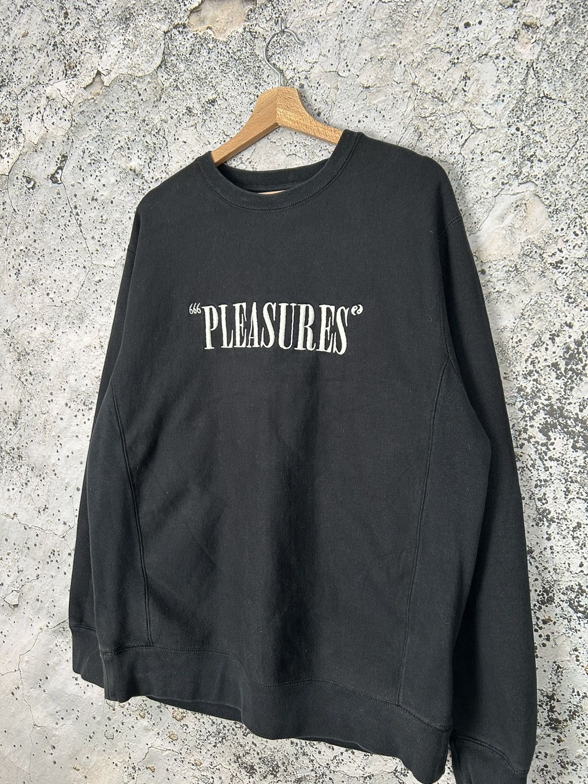 Pleasures Pleasures Spellout Center Logo Crewneck Streetwear Hype Size US L / EU 52-54 / 3 - 2 Thumbnail