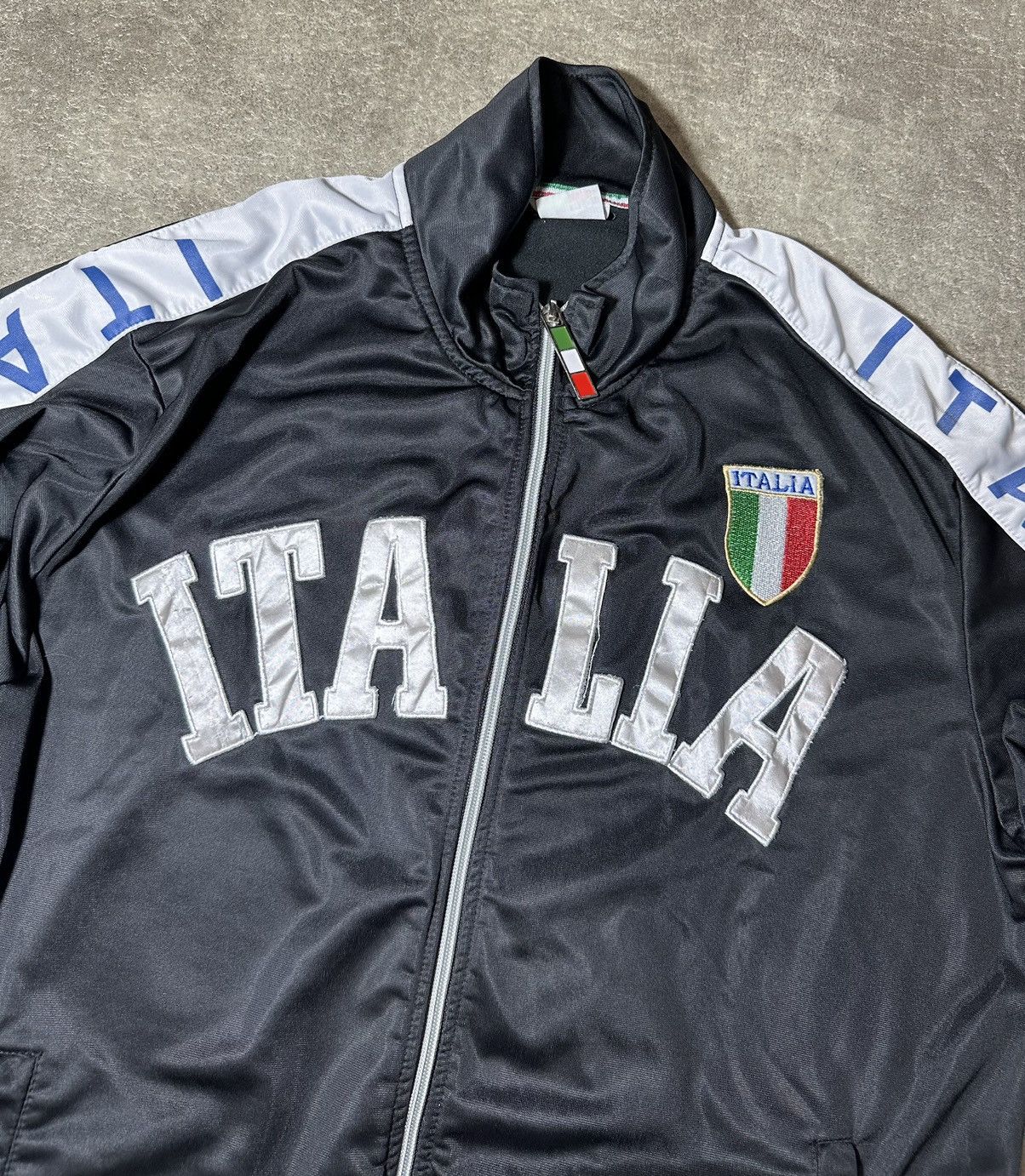 Vintage Vintage RARE Italia Big Logo Zip Track Jacket Y2K Size US L / EU 52-54 / 3 - 3 Thumbnail