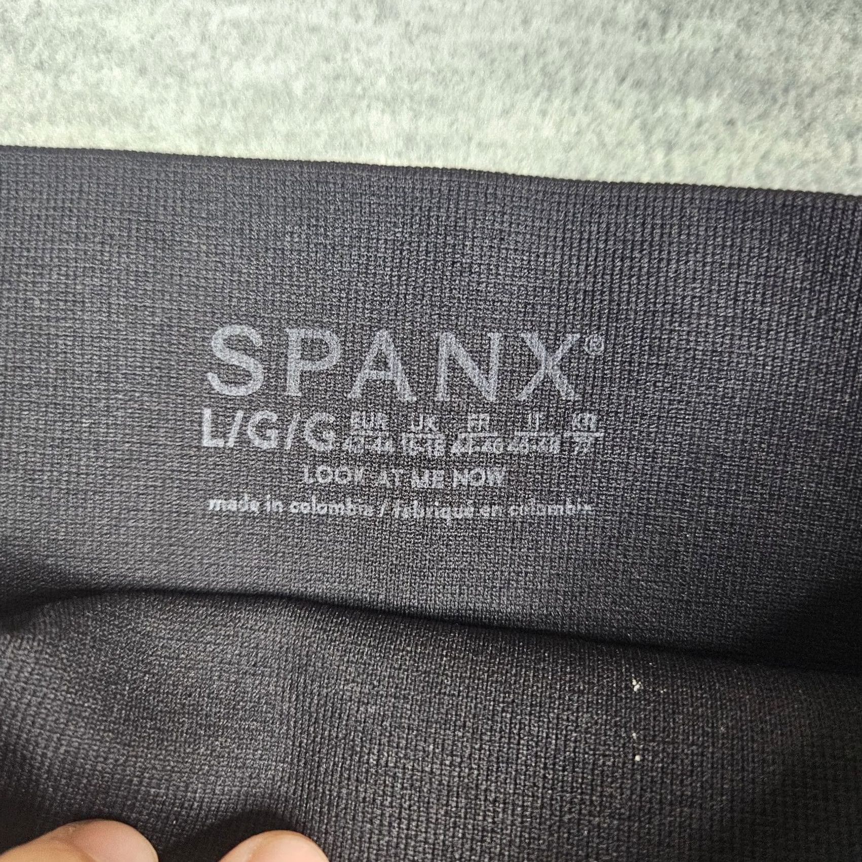 Spanx Spanx Black Seamless Mid Rise Cropped Legging Size L Womens Pants Size 36" / US 14 / IT 50 - 3 Thumbnail