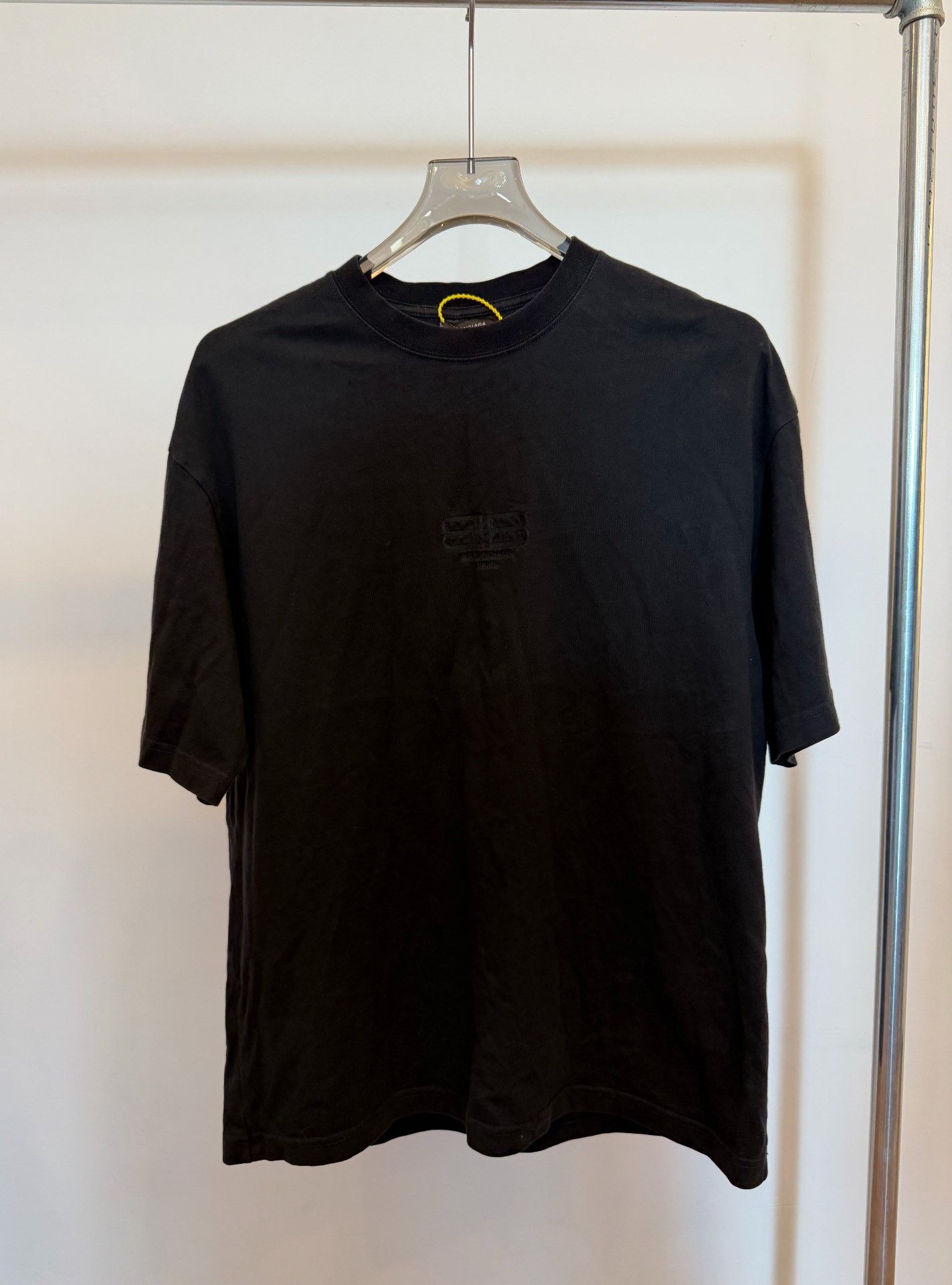 Balenciaga Balenciaga Retro Embroidered T-Shirt XS Men Size US XS / EU 42 / 0 - 1 Thumbnail