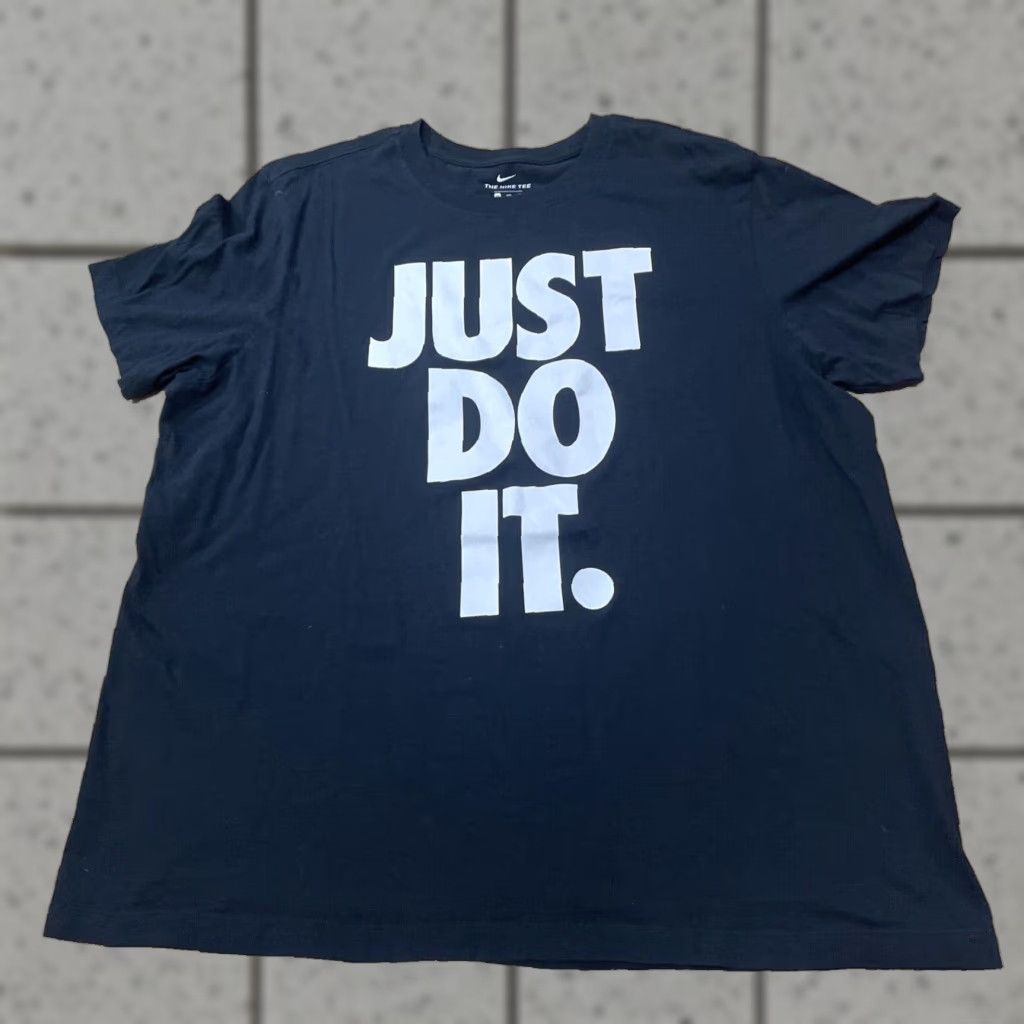Nike Nike The Nike Tee Mens 2XL Black Just Do It Gym Workout Run Active Knit Crew T-Shirt Nike Logo 90s Sports Long Tail Size US XXL / EU 58 / 5 - 1 Thumbnail