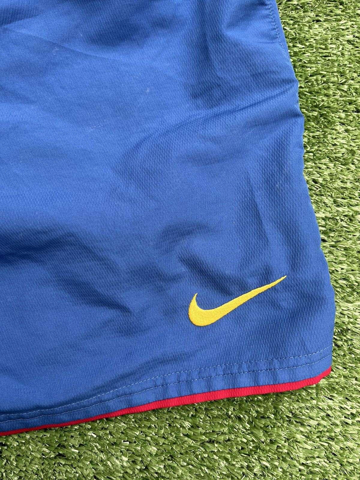 Nike Vintage shorts from fc Barcelona Size US 34 / EU 50 - 2 Thumbnail