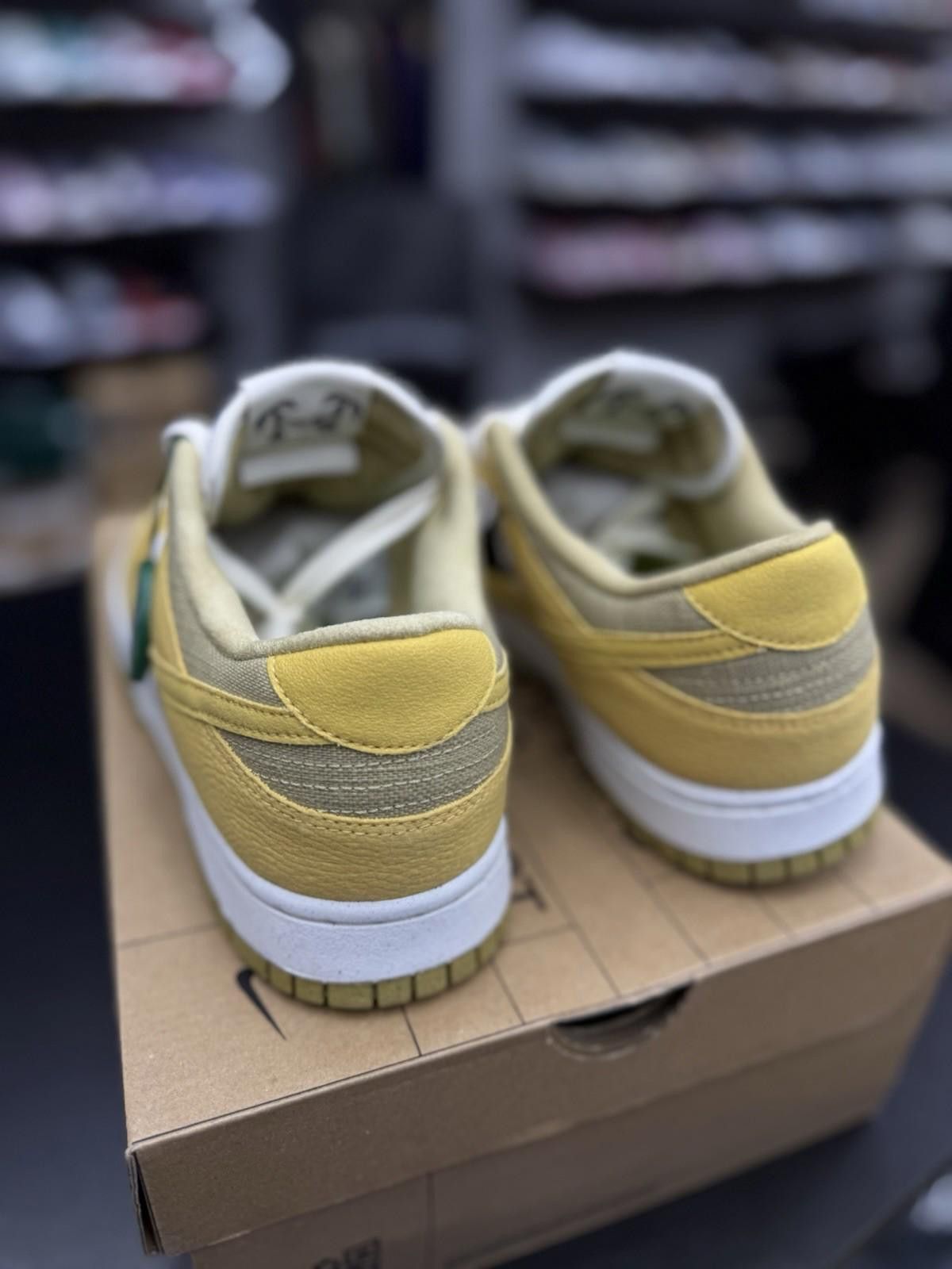 Nike DV1681-100 Nike Dunk Low Sun Club Sanded 9.5 Size US 9.5 / EU 42-43 - 7 Thumbnail