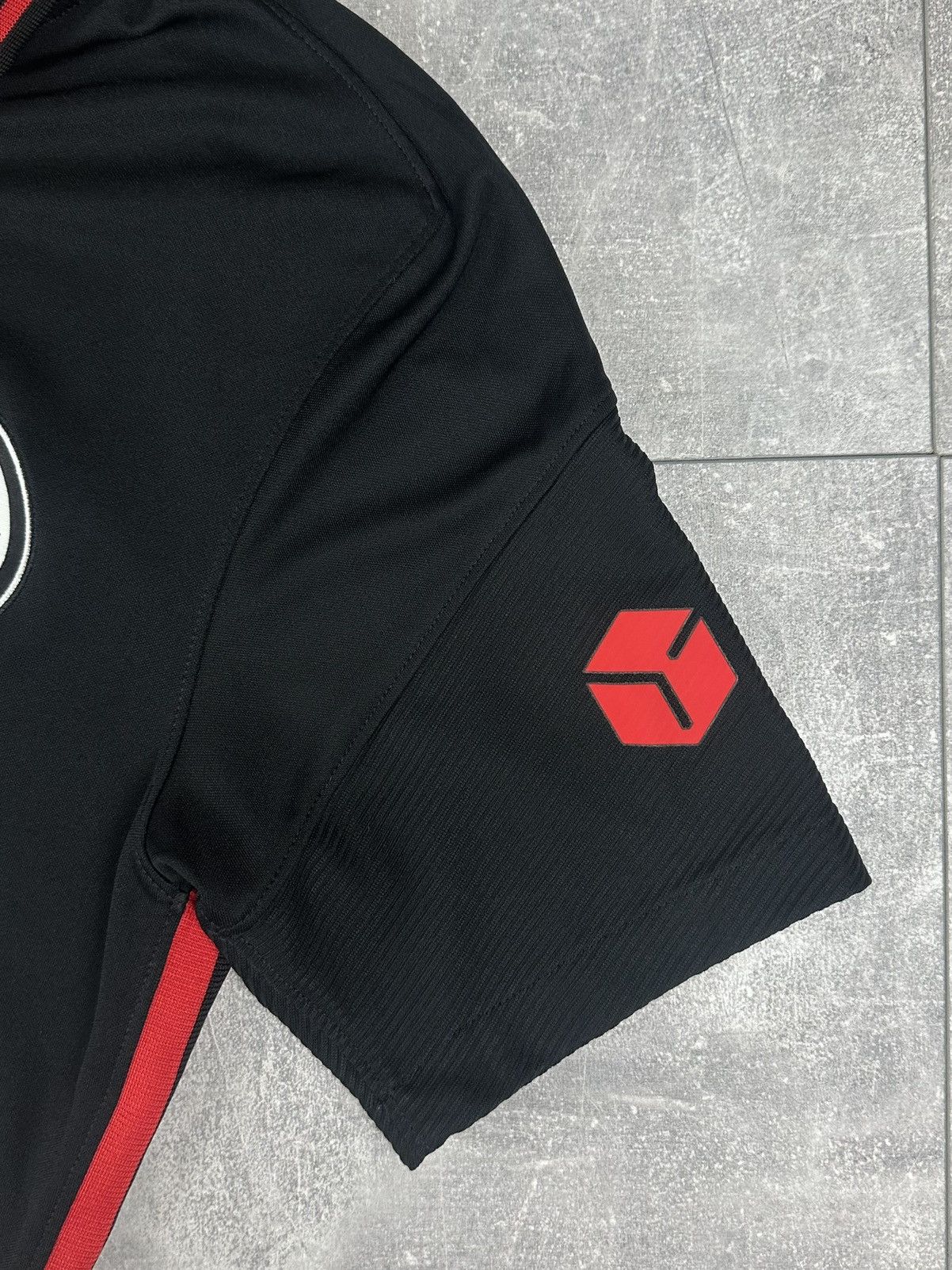 Nike Nike Eintracht Frankfurt 2021/22 Away #10 Kostic Jersey Size US S / EU 44-46 / 1 - 6 Thumbnail