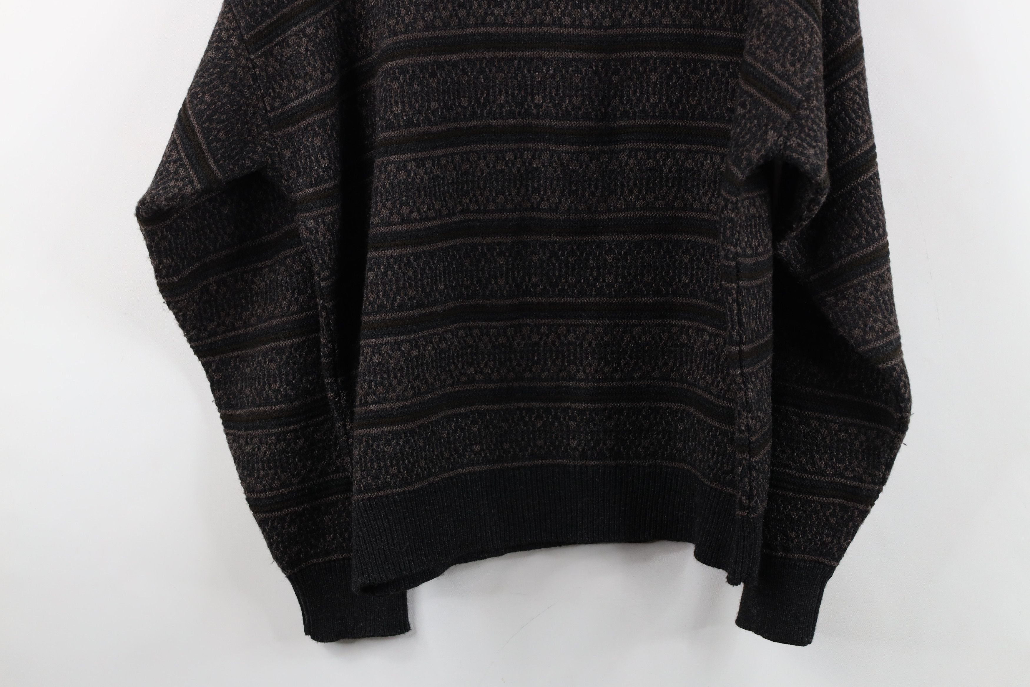 Vintage Vintage 90s Streetwear Tone Fair Isle Knit V-Neck Sweater Size US M / EU 48-50 / 2 - 8 Thumbnail