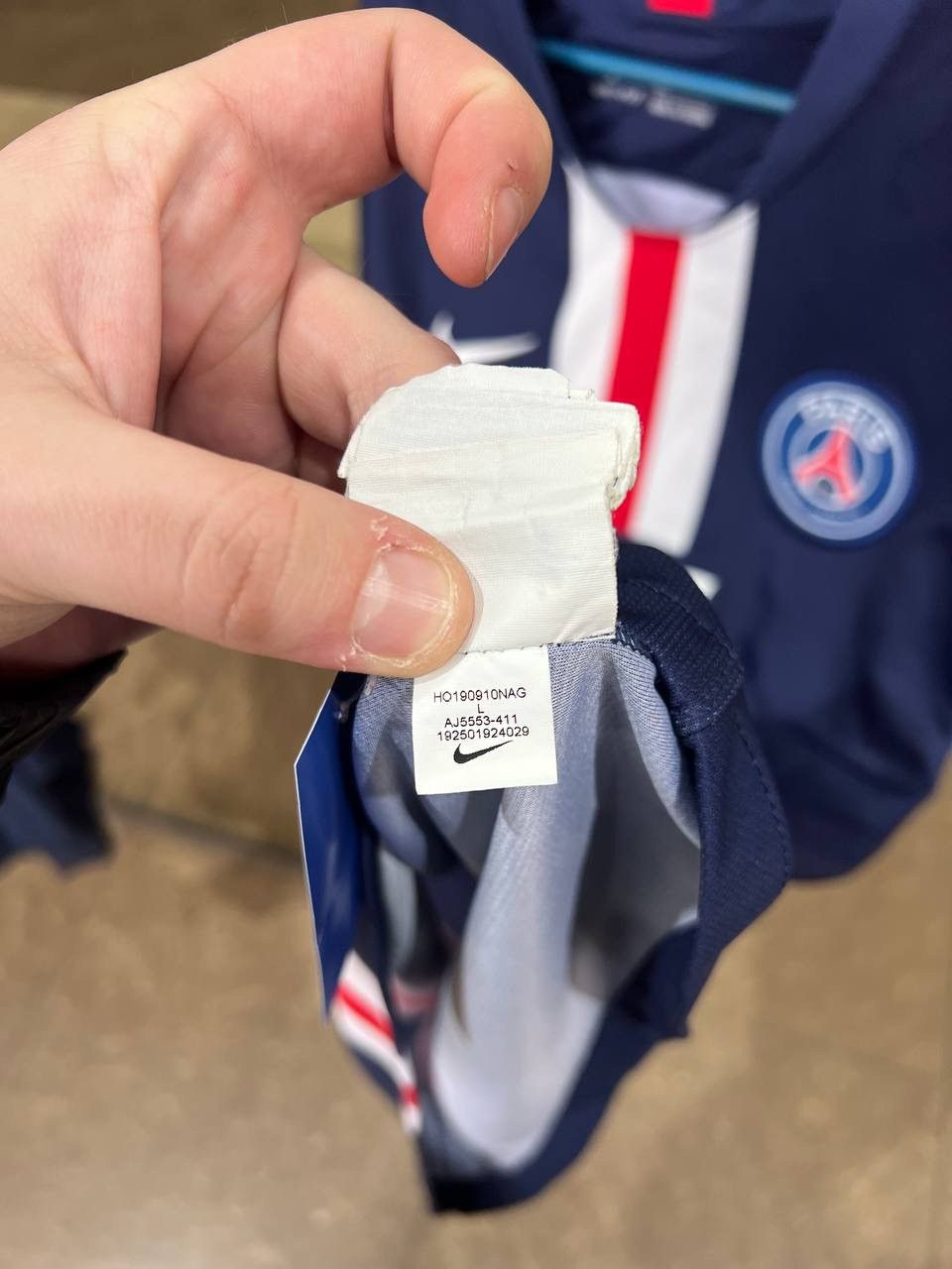 Nike Vintage nike PSG soccer jersey paris saint German size L Size US L / EU 52-54 / 3 - 3 Thumbnail