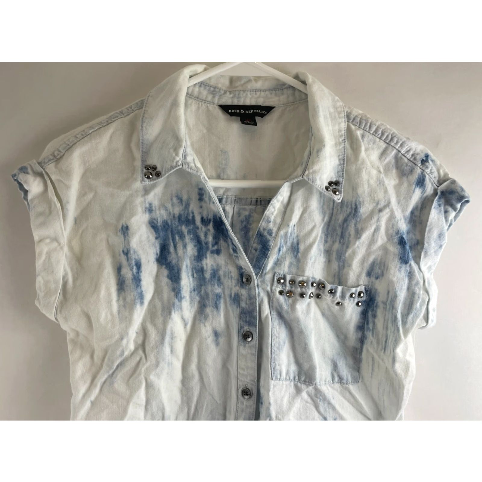 Vintage Rock & Republic Shirt XS Women's Bleach Dyed Button Up Cuffed Sleeveless, White? Blue. Size XS / US 0-2 / IT 36-38 - 3 Thumbnail