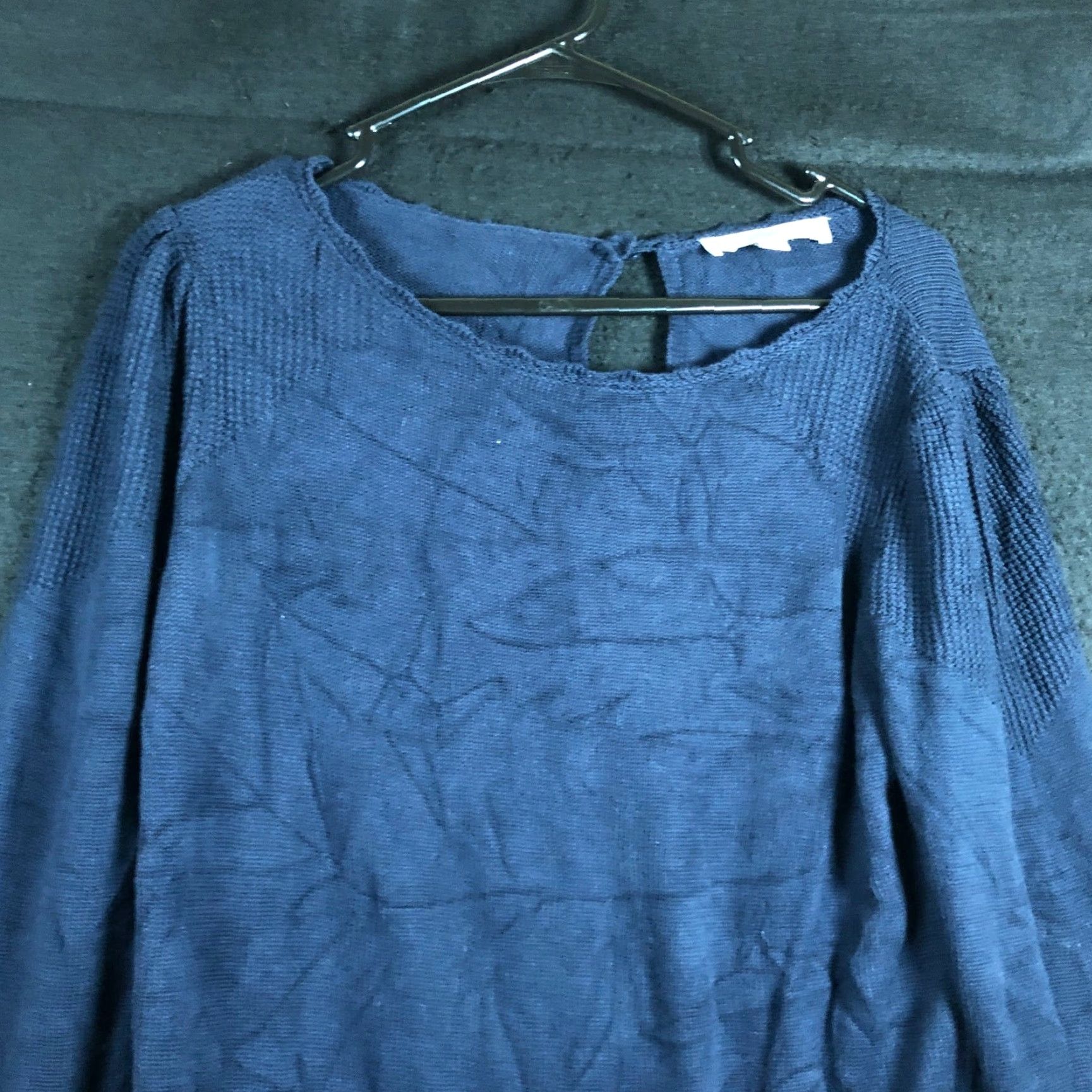 Loft LOFT Navy Crew Neck Long Sleeve Key Hole Back Medium Womens Sweater Size M / US 6-8 / IT 42-44 - 2 Thumbnail