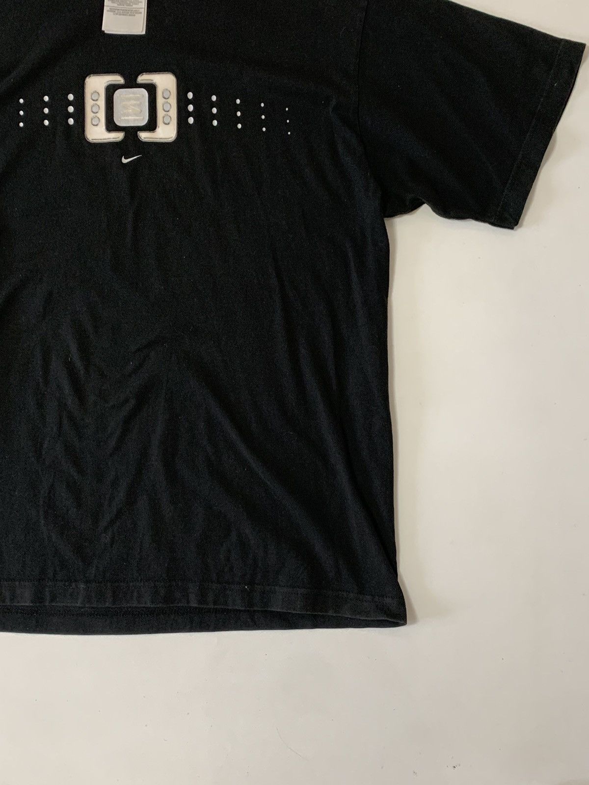Vintage Vintage Nike ShoxT-Shirt Black Center Logo L Size US L / EU 52-54 / 3 - 5 Thumbnail