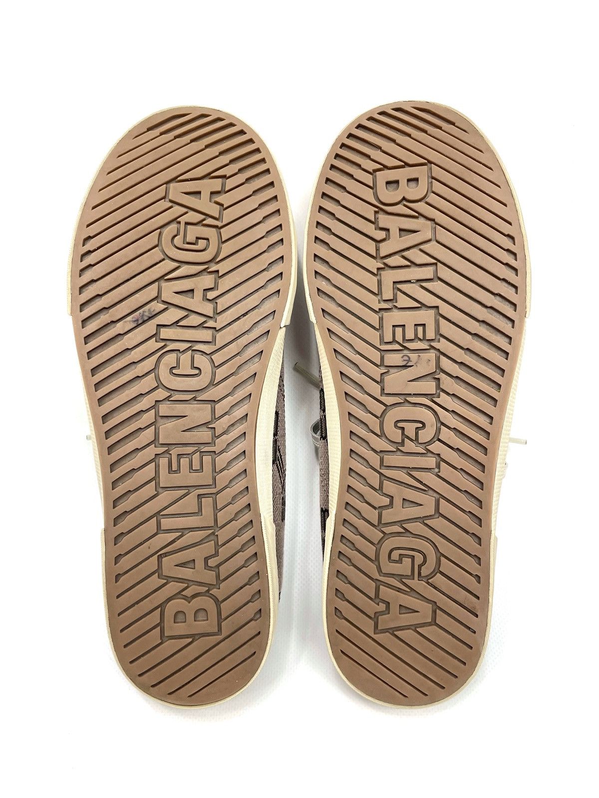 Balenciaga Balenciaga All Over BB Logo Low Top Sneakers - EU 41 (UK 8) Size US 11 / IT 41 - 11 Thumbnail
