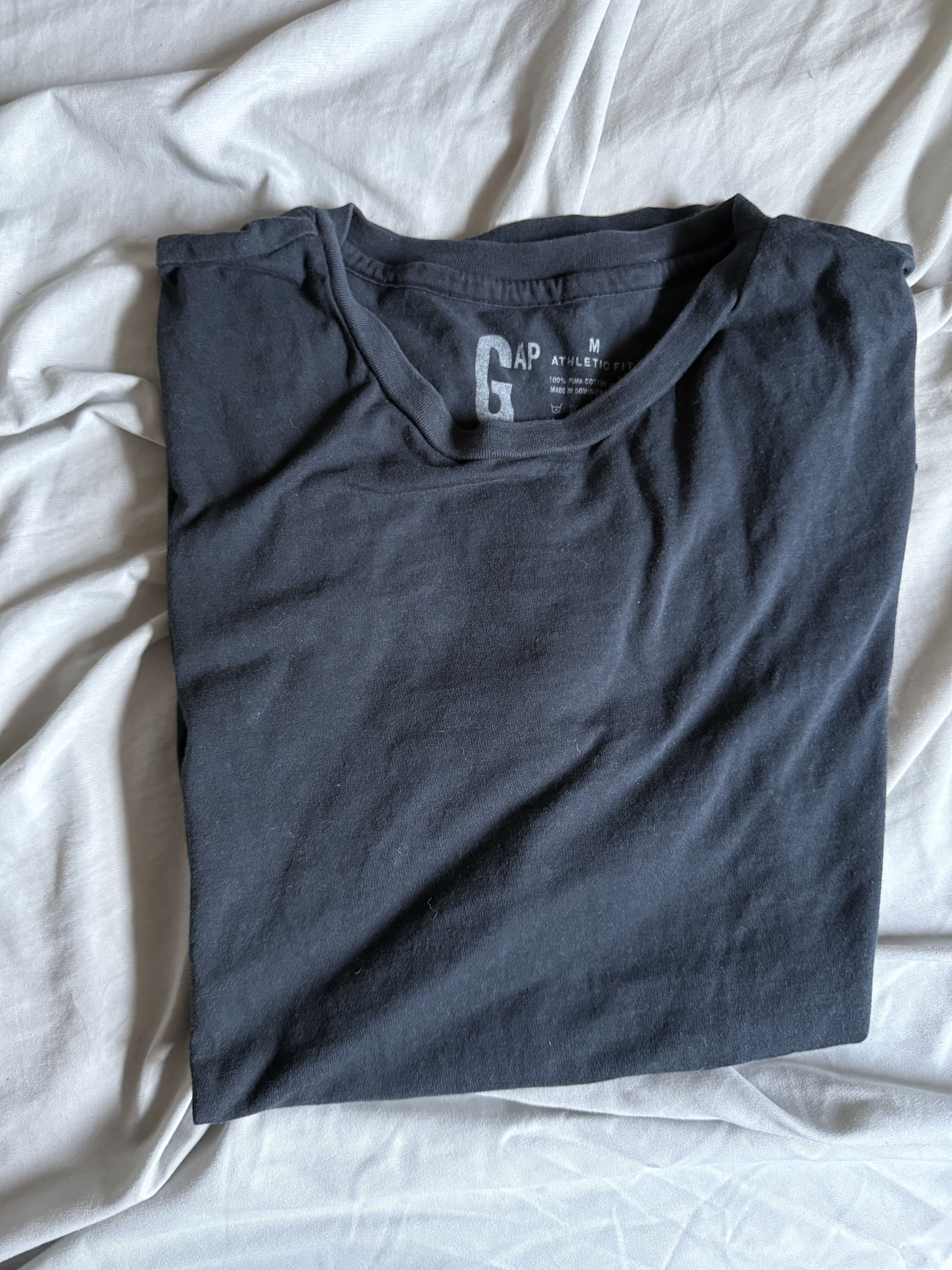 Gap Gap athletic fit tee medium navy $29.95 Size US M / EU 48-50 / 2 - 1 Thumbnail