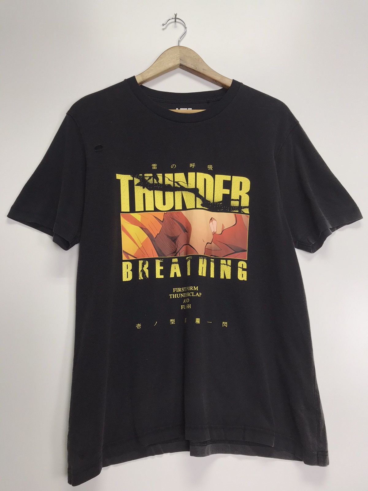 Uniqlo Uniqlo Thunder Breathing movie tee Size US L / EU 52-54 / 3 - 2 Thumbnail