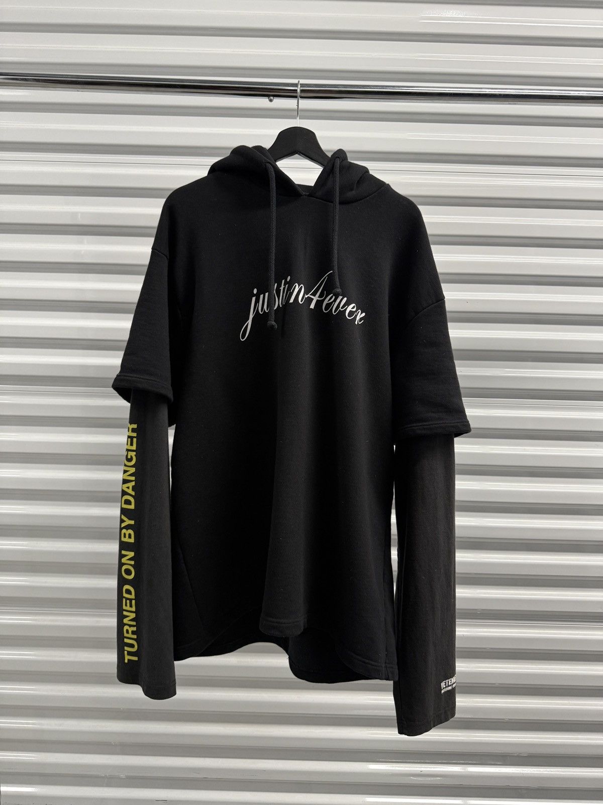 トップス VETEMENTS Justin 4Ever 24297132?w=400