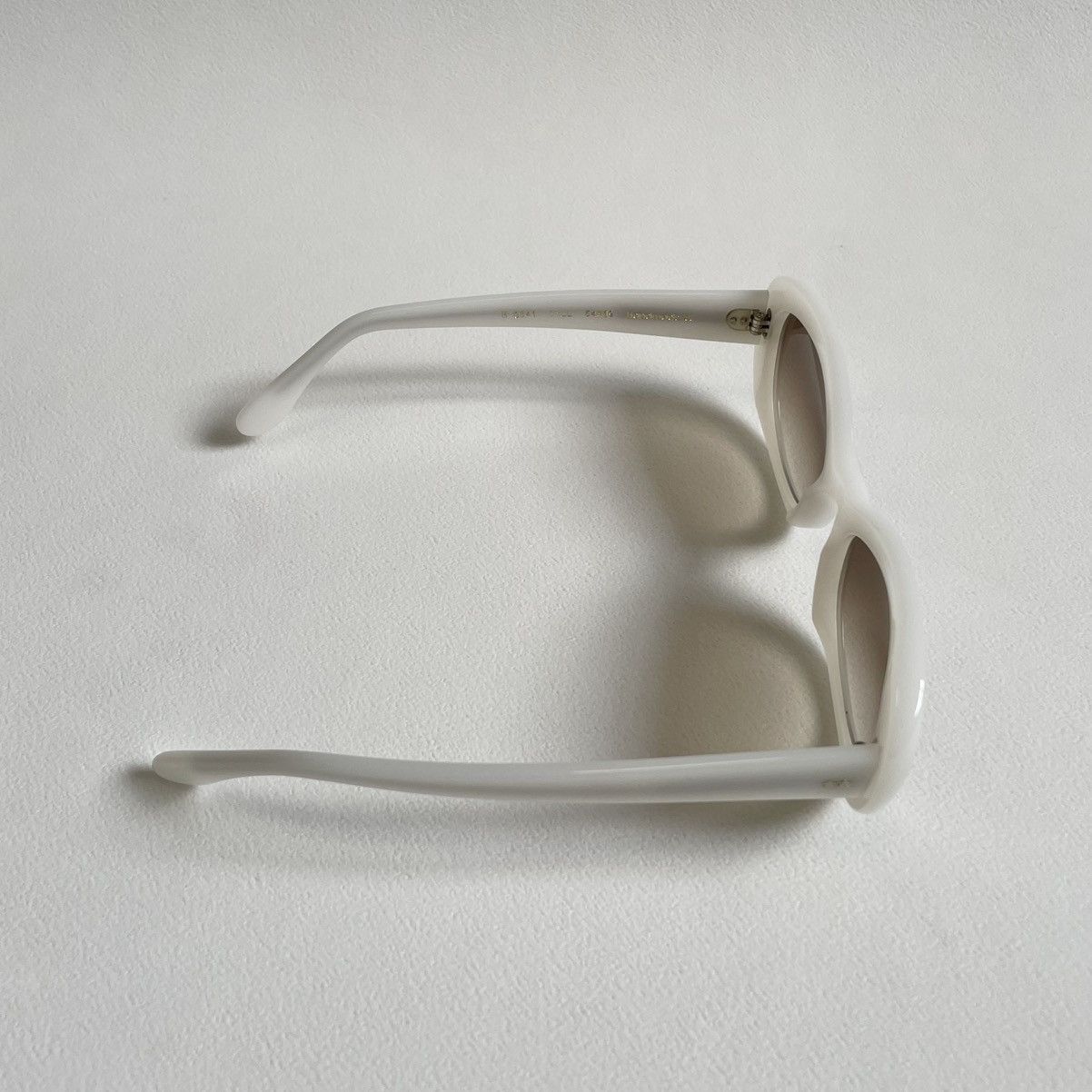 Cutler and Gross Milk White Oval ‘Cat Eye’ 70s Sunglasses Size ONE SIZE - 4 Thumbnail