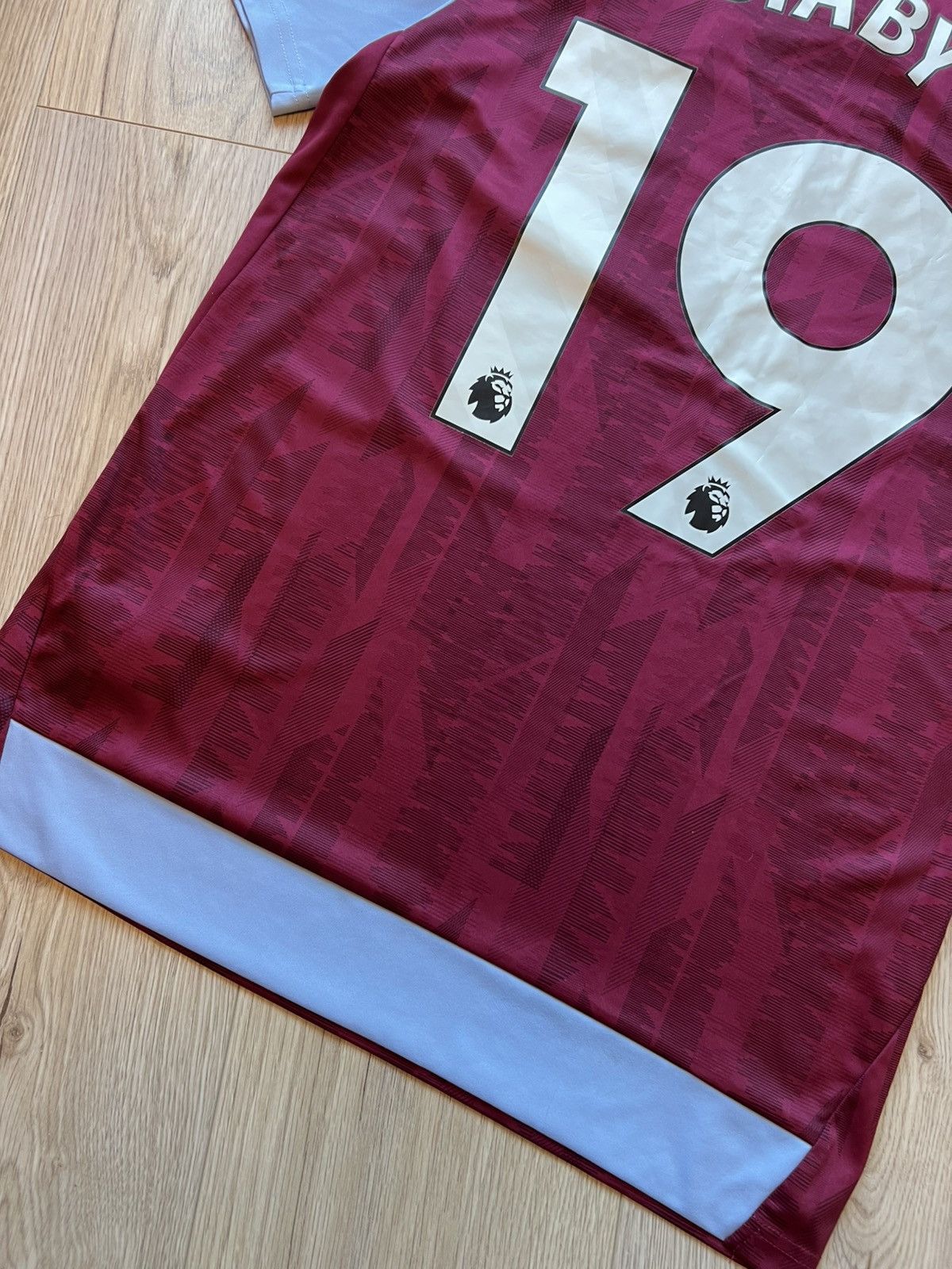 Castore Aston Villa 2023/24 Diaby 19 T-shirt Size US S / EU 44-46 / 1 - 14 Thumbnail