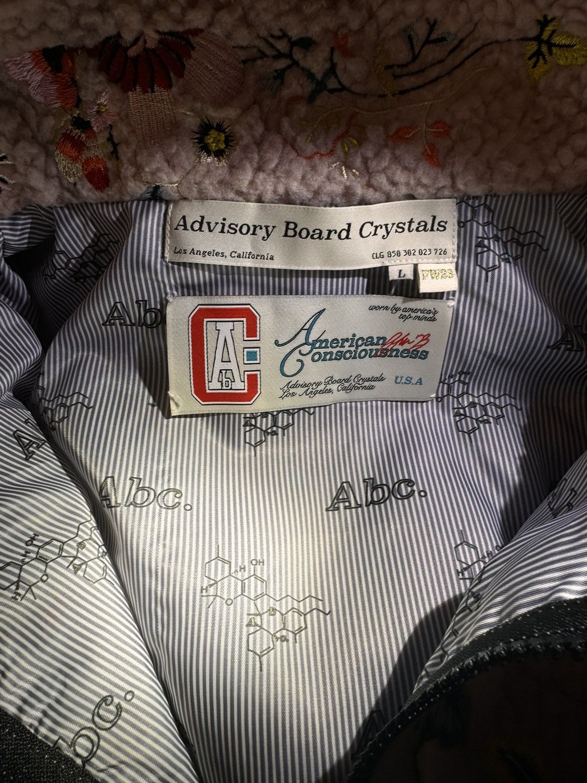 Advisory Board Crystals Advisory board crystals FW23 embroidered floral fleece Size US L / EU 52-54 / 3 - 5 Thumbnail
