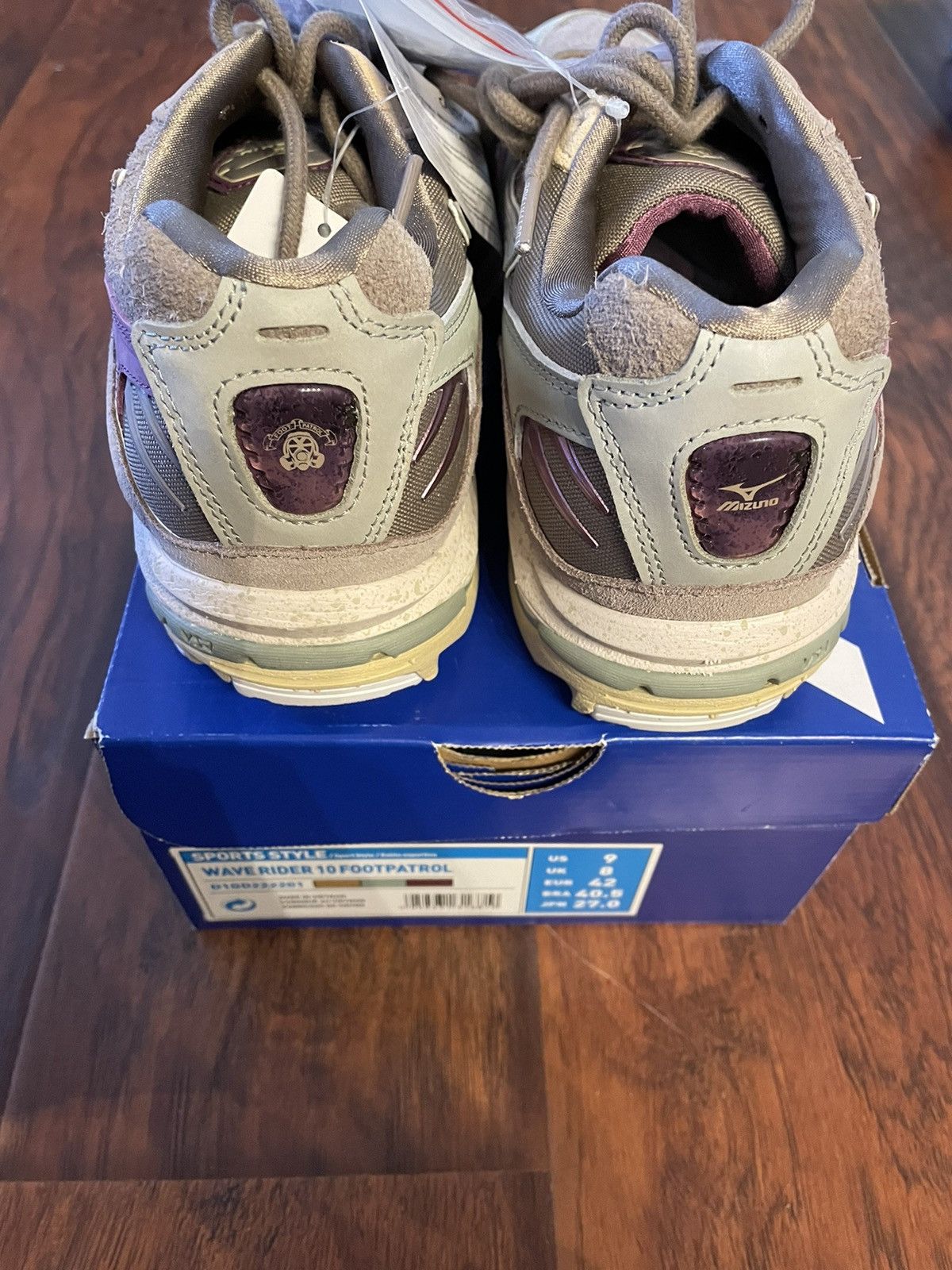 Footpatrol × Mizuno Mizuno Wave Rider 10 Footpatrol Grey Rust Size US 9 / EU 42 - 7 Thumbnail