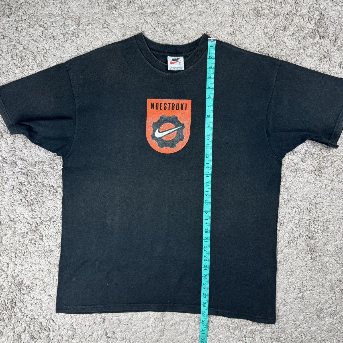 Nike Vintage Faded Nike Ndestrukt Centre Swoosh T-shirt Size US L / EU 52-54 / 3 - 14 Thumbnail