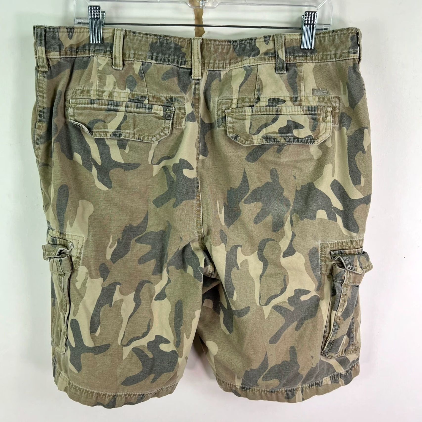 Izod IZOD Cargo Shorts Mens Size 36 Green Camouflage Cotton Belted Pockets 10" Inseam Bottoms USA Seller Size US 36 / EU 52 - 5 Thumbnail