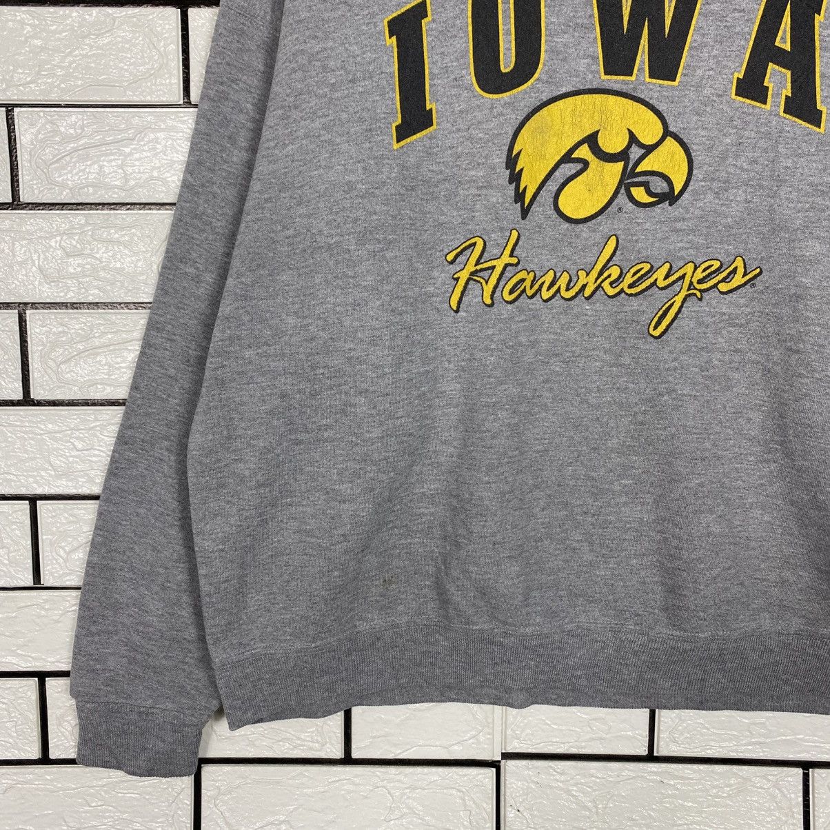 Japanese Brand 📌Vintage lowa Hawkeyes Big Logo Sweatshirt Ncaa Size US XL / EU 56 / 4 - 5 Thumbnail