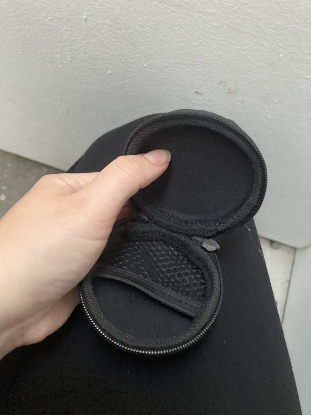Other Black earphones or cord storage Size ONE SIZE - 2 Thumbnail