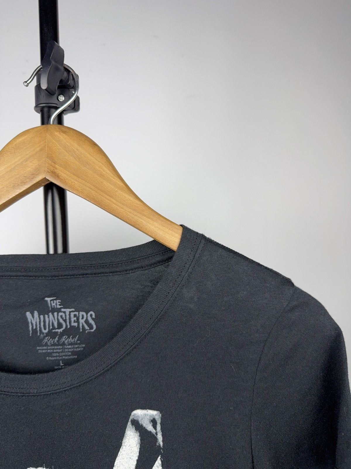 Band Tees 00s The Munsters Lily Munster Rock Rebel Tee Made in USA L Size L / US 10 / IT 46 - 5 Thumbnail