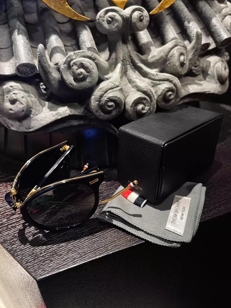 Thom Browne Thom Browne Size OSTB-806 Folding Sunglasses 2501-Nextarrow Size ONE SIZE - 2 Thumbnail