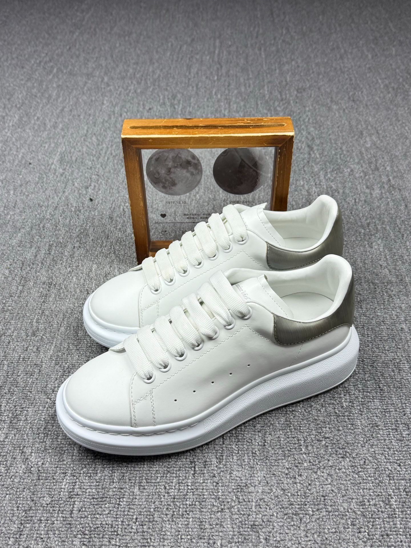 Alexander McQueen Alexander McQueen Multi Lowtop Sneakers 7 Men Size US 7 / EU 40 - 1 Thumbnail