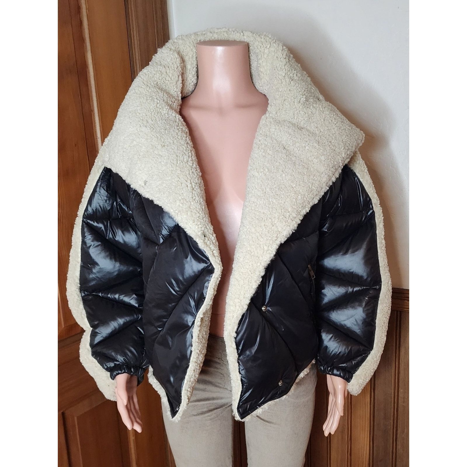 Heartloom NWT Heartloom Solas Black Puffer Jacket Sherpa Collar Medium Size M / US 6-8 / IT 42-44 - 1 Thumbnail