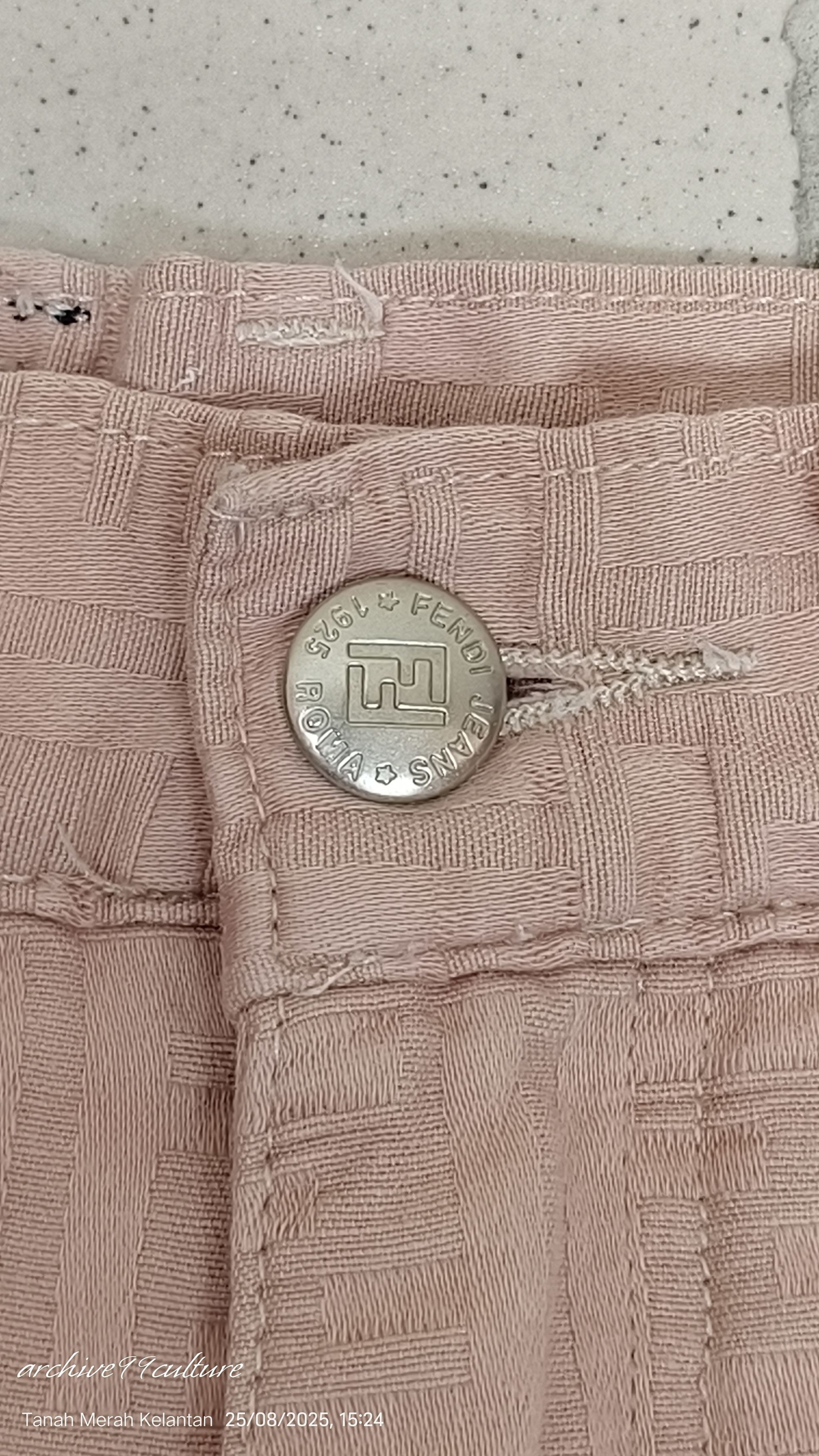 Fendi Vintage 90s Fendi Zucca Monogram baby pink / nude jeans Size 26" / US 2 / IT 38 - 15 Thumbnail