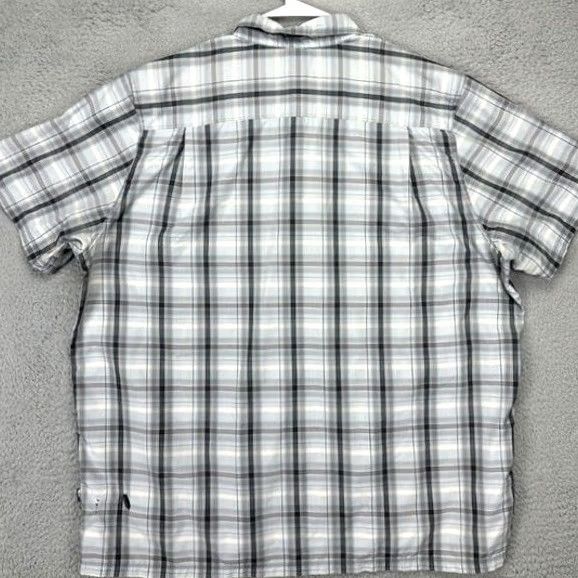 The North Face The North Face Button-Up Shirt 2XL Gray Plaid Nylon Blend Short Sleeve Men Size US XXL / EU 58 / 5 - 2 Thumbnail