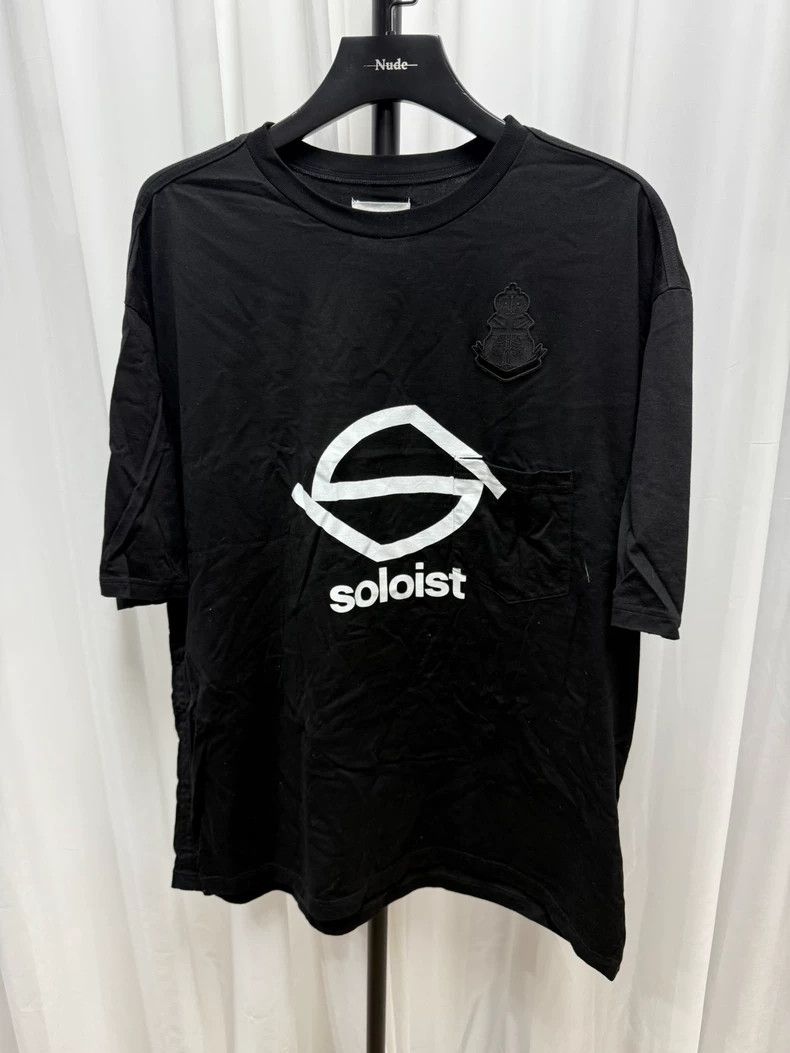Takahiromiyashita The Soloist. The soloist size os School emblem embroidery OS short slee Size US M / EU 48-50 / 2 - 1 Thumbnail