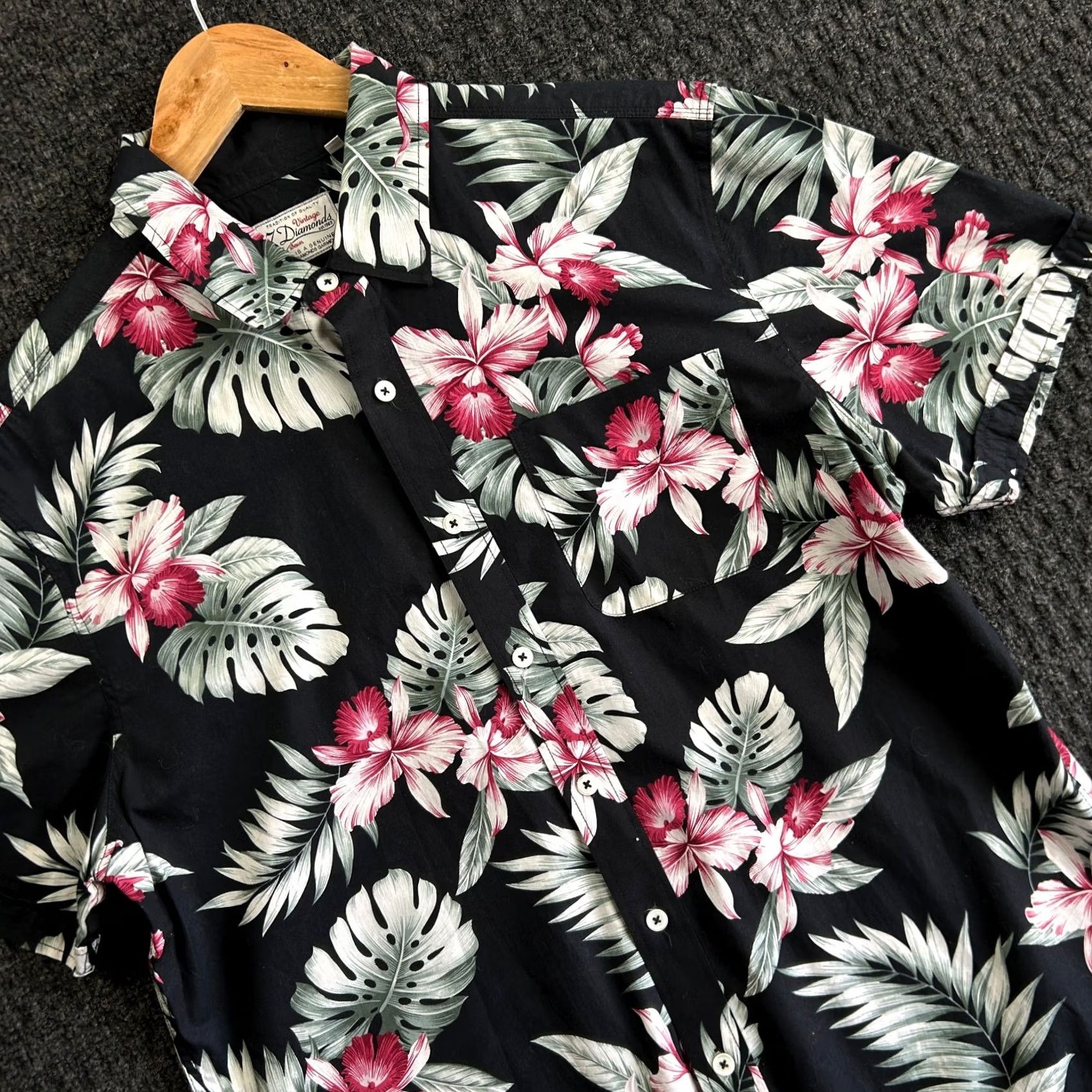 Vintage VINTAGE 7 Diamonds Mens Short Sleeve Button Down Shirt L Hawaiian Black Flowers Shirt, Floral, Beach, Hawaiian, 7 Diamonds, Casual, Vintage, Mens Size US L / EU 52-54 / 3 - 2 Thumbnail