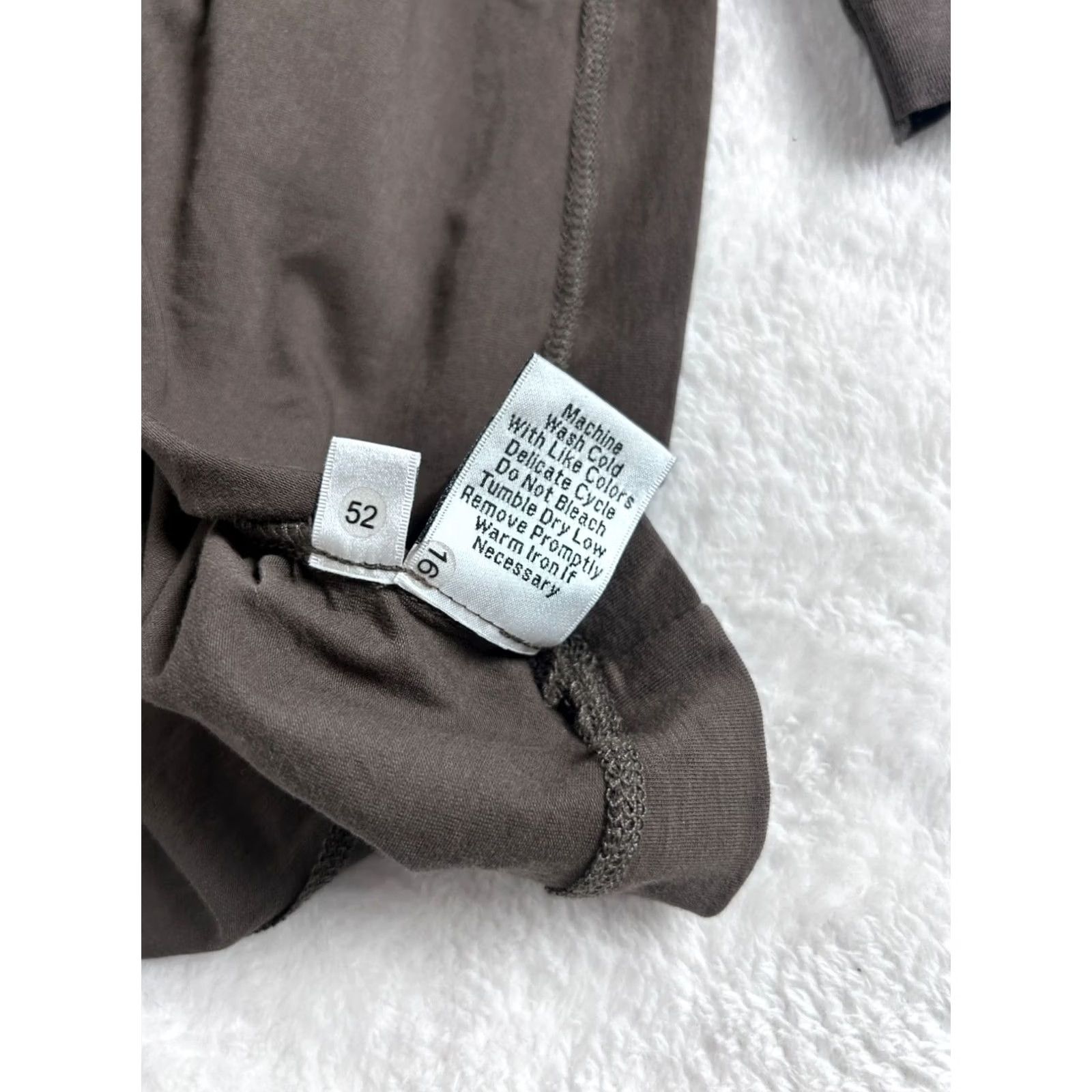 Vintage CAbi Olive 3/4 Sleeve Ruched Scoop Neck Top Large Stretchy Cotton Blend Shirt Adult Large Olive Ruched Scoop Neck 3/4 Sleeve Womens Size L / US 10 / IT 46 - 5 Thumbnail