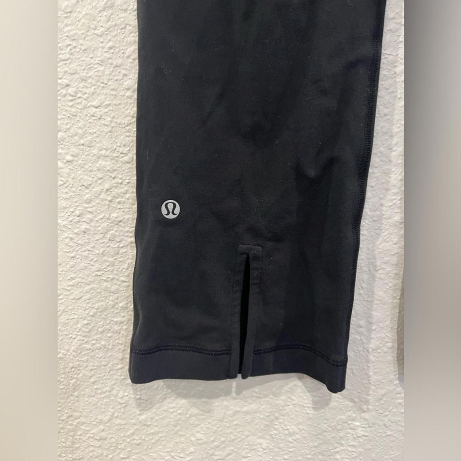 Lululemon Lululemon Cropped Leggings Yoga Pants Pink Black Size 6 Size 28" / US 6 / IT 42 - 3 Thumbnail