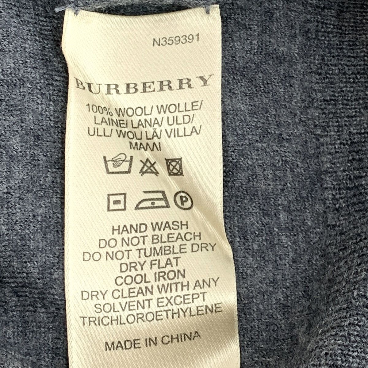 Burberry Burberry Check Wool V-Neck Long Sleeve Knit Sweater K26WX Size US S / EU 44-46 / 1 - 6 Thumbnail