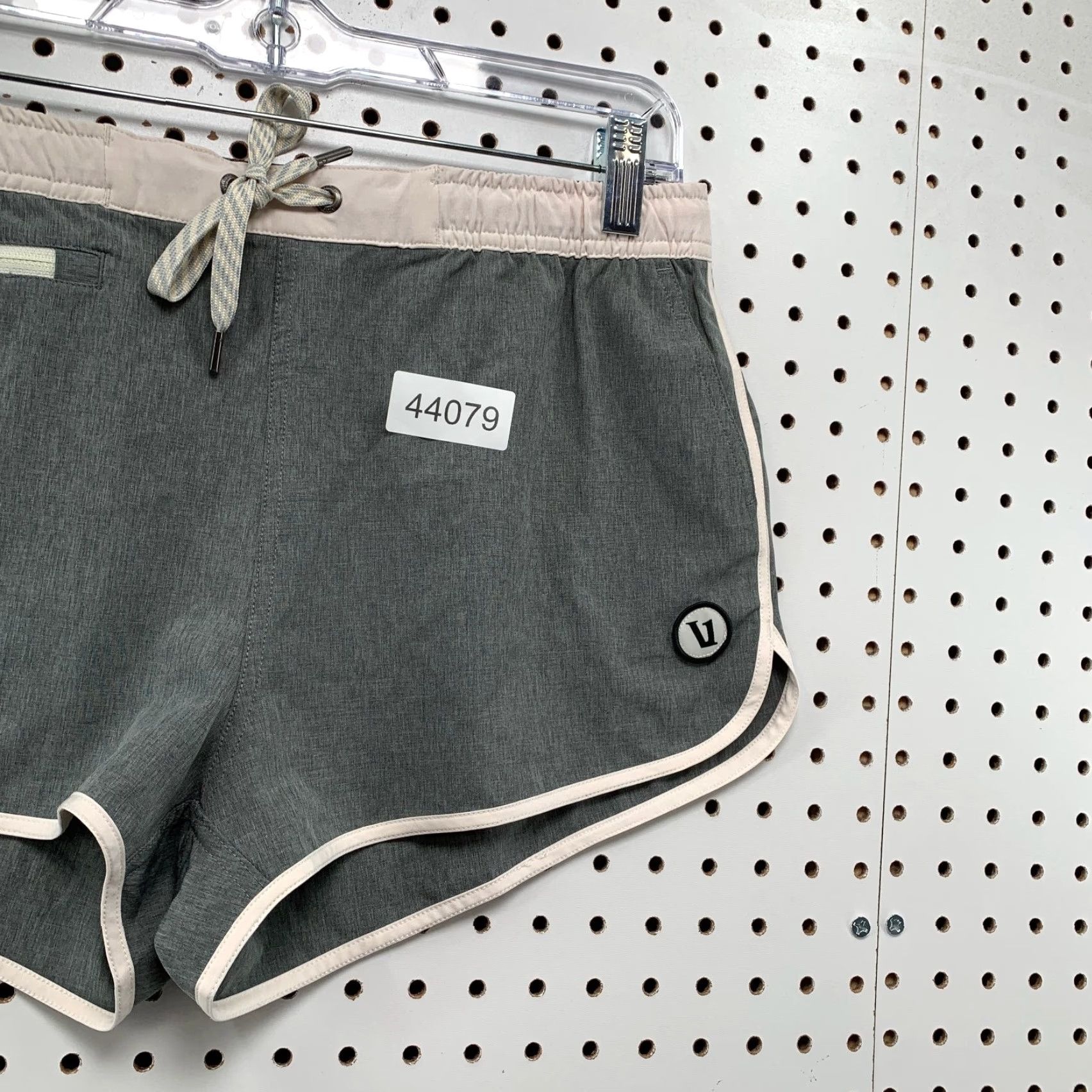 Vuori Vuori Athletic Shorts Womens Medium Gray Activewear with Drawstring & Pockets Size 32" / US 10 / IT 46 - 2 Thumbnail