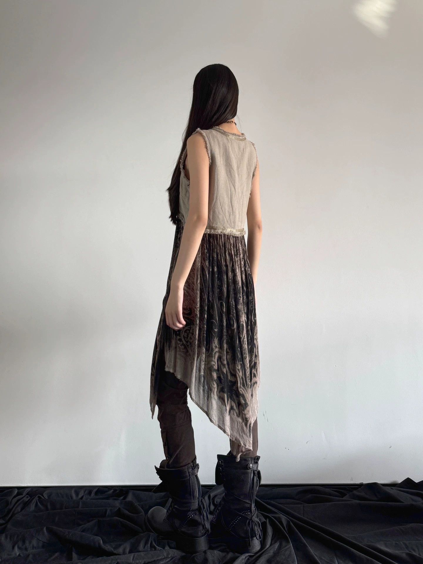 Share Spirit Homme Share Spirit Irregular Sleeveless Tulle-Linen Tassel Printed Cardi Size XS / US 0-2 / IT 36-38 - 7 Thumbnail