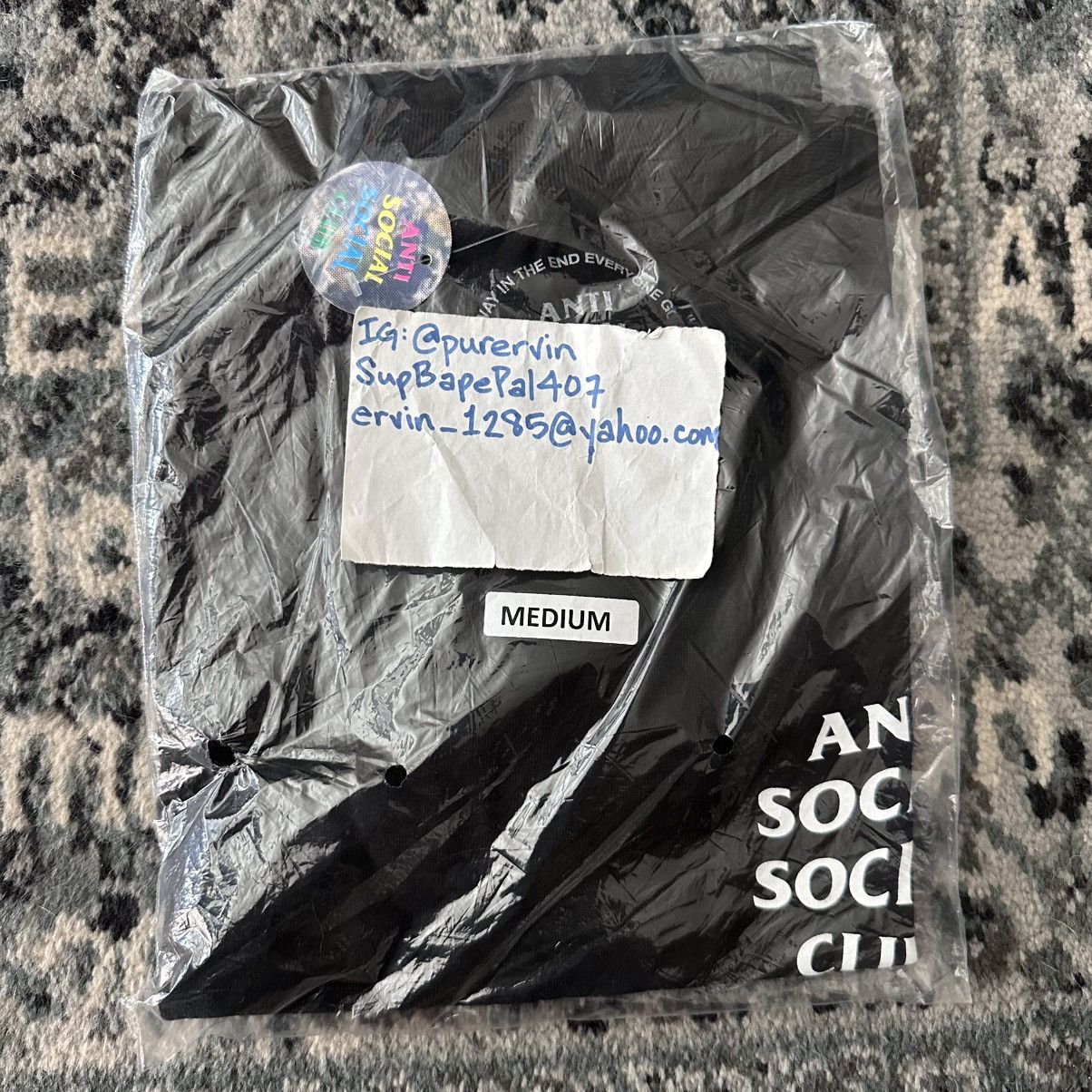 Anti Social Social Club the back print is unknown BLACK size LARGE Size US M / EU 48-50 / 2 - 1 Preview