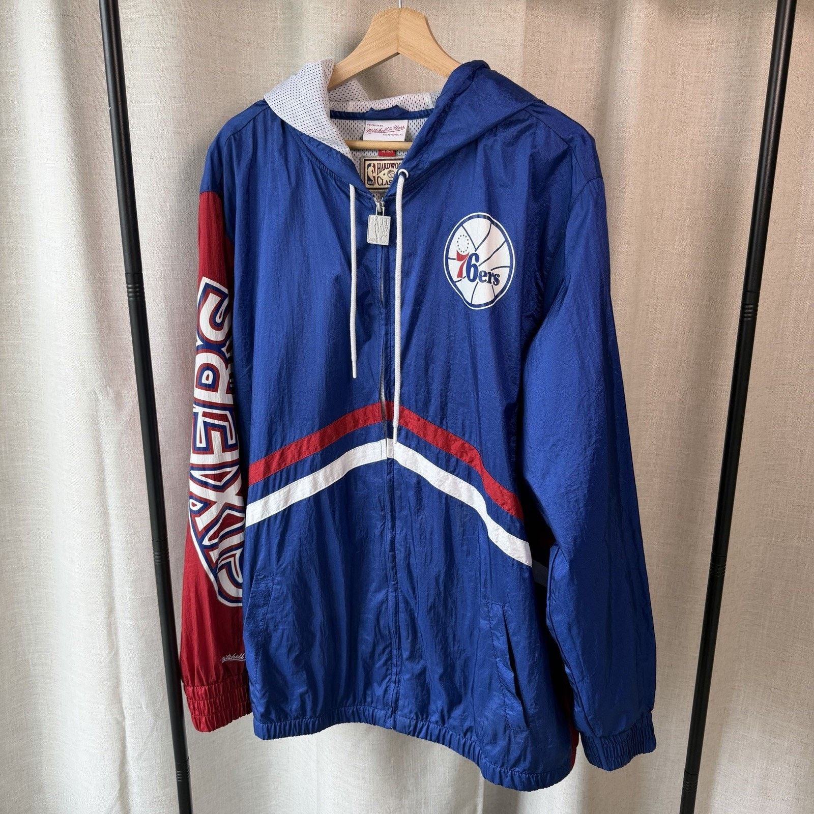 Mitchell & Ness Mitchell & Ness 76ers Hardwood Classics WindbreakerXL Fall22 Size US XL / EU 56 / 4 - 1 Thumbnail