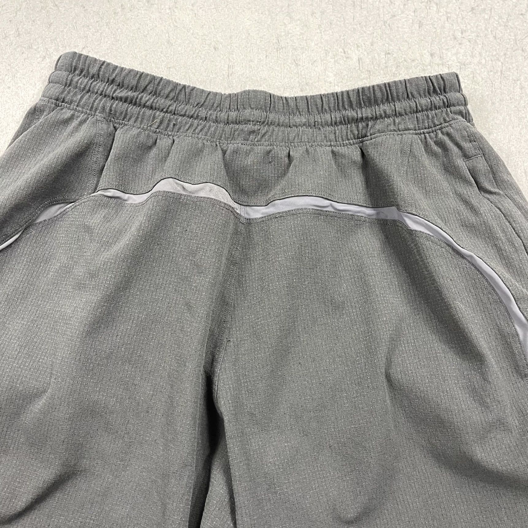 Lululemon Lululemon Shorts Mens M Gray Solid Pace Breaker 8 In Performance Regular Drawstring Gym & Training Women? Size US 31 - 6 Thumbnail