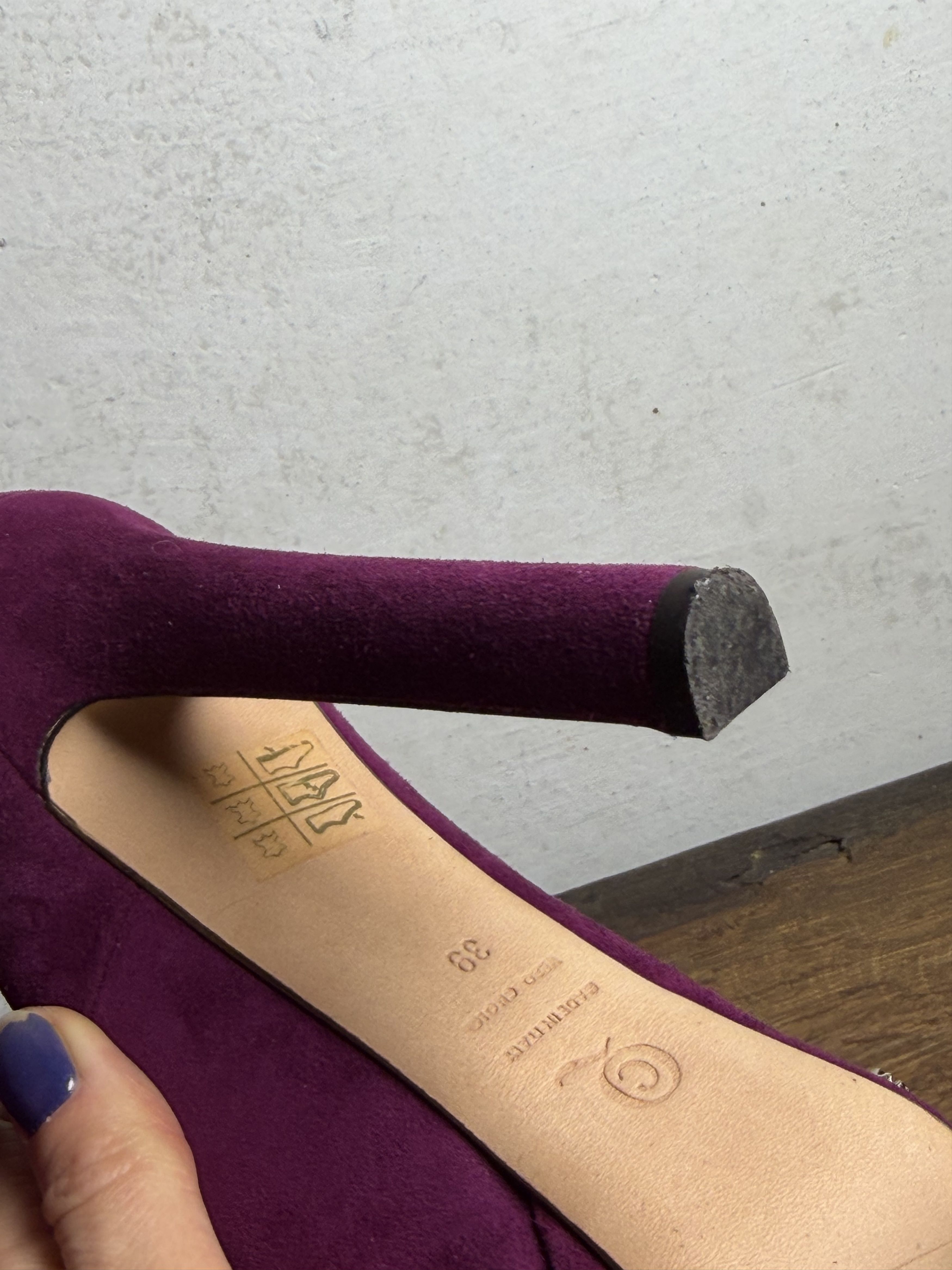 Alexander McQueen Alexander McQueen Purple Suede Embellished Skull Pumps Size US 10 / IT 40 - 12 Thumbnail