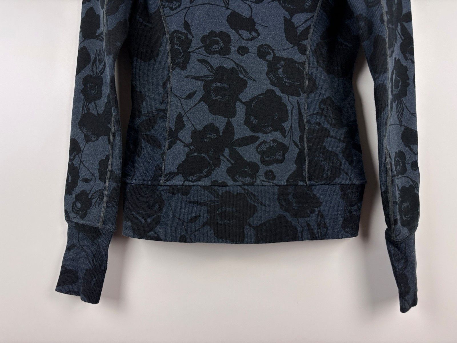 Lululemon Lululemon Scuba Floral Hoodie Cotton Blue Womens Size ~S Size S / US 4 / IT 40 - 6 Thumbnail