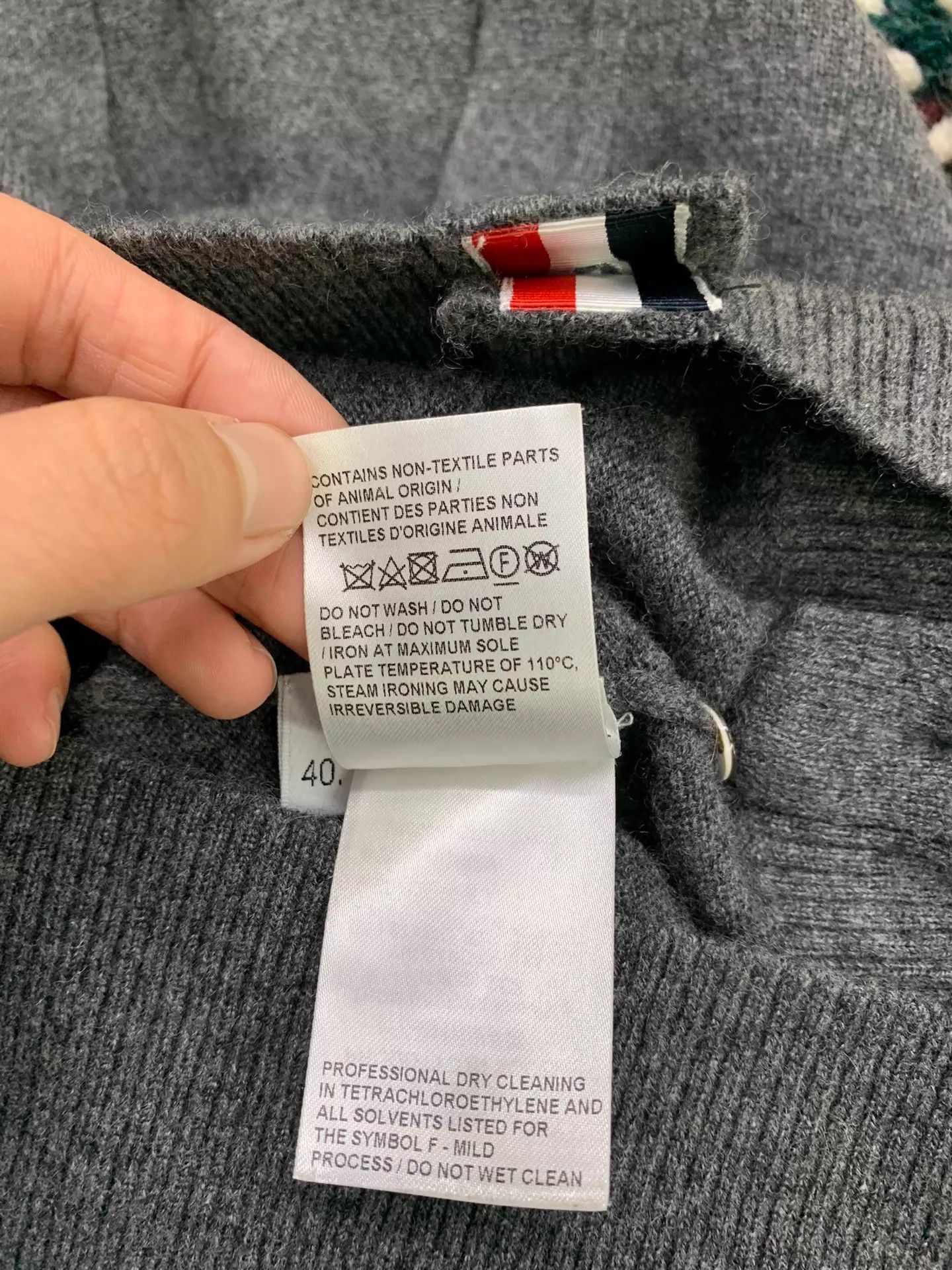 Thom Browne Thom Browne Classic Gray V-neck Cashmere Cardigan 40 New Size S / US 4 / IT 40 - 6 Thumbnail